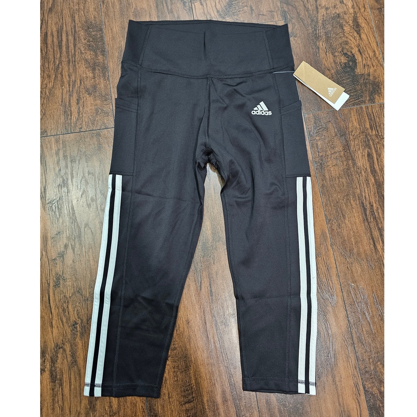 NEW ADIDAS CROPPED LEGGINGS size Medium Black White
