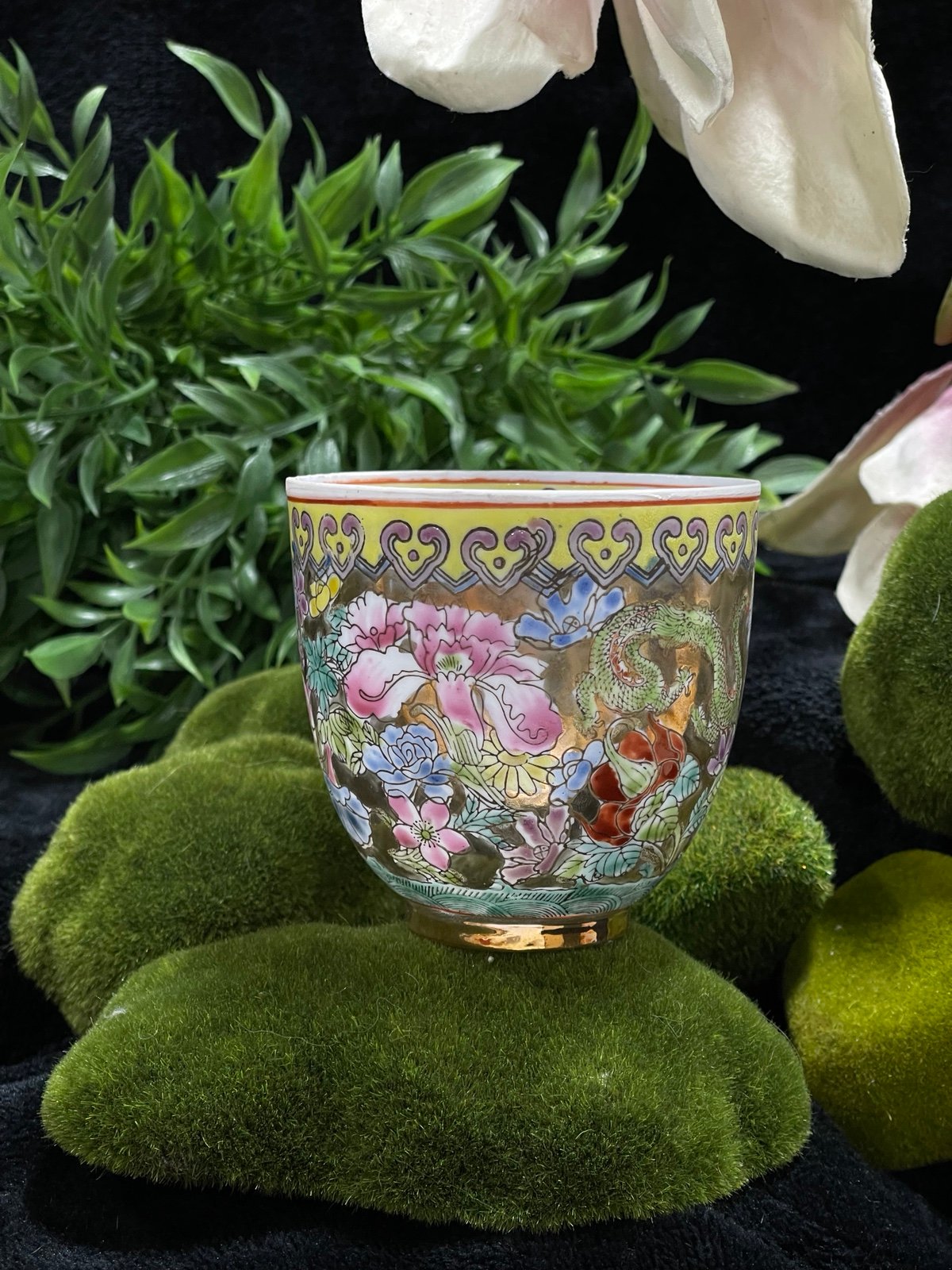 Gorgeous porcelain eggshell