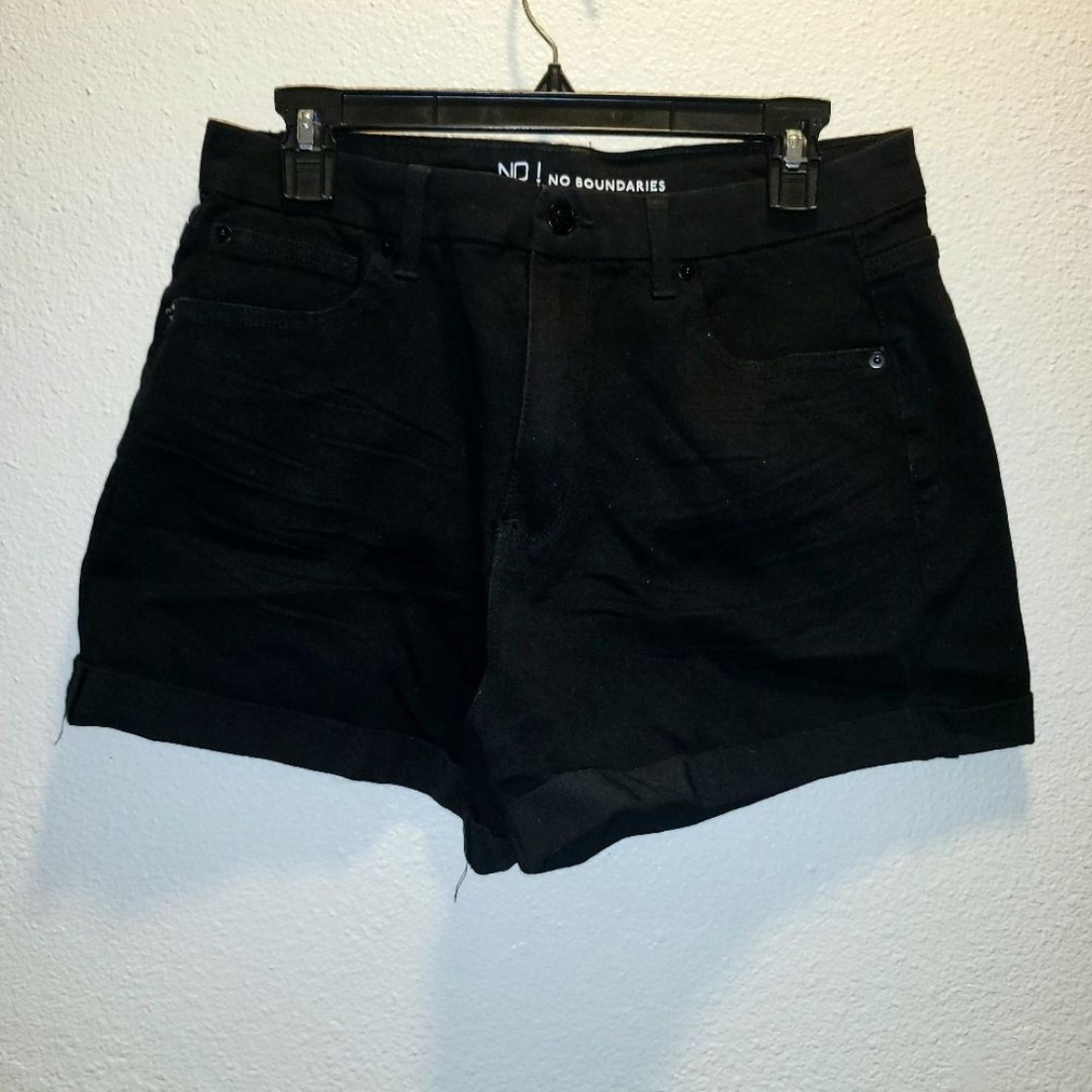 No boundaries Women's black short hot summer wear size 15