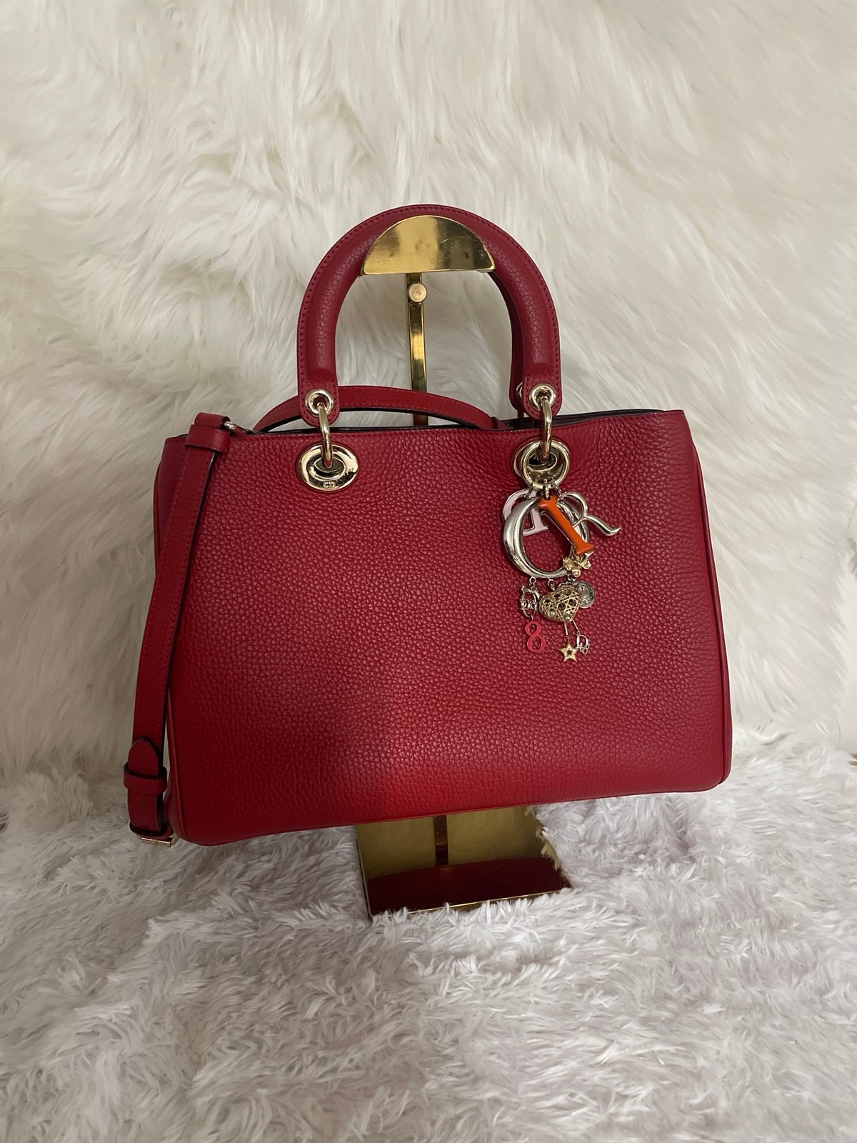 CHRISTIAN DIOR