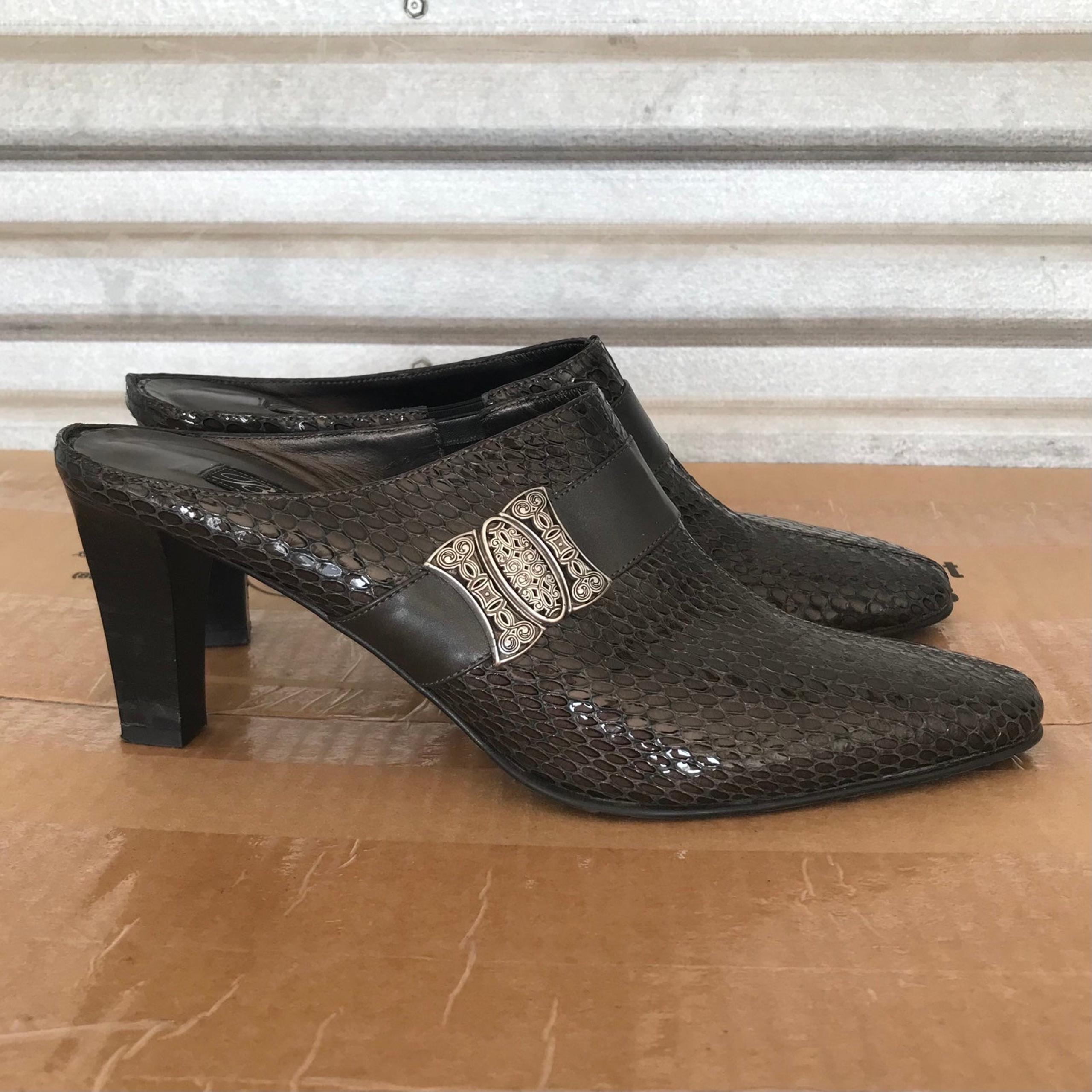 Brighton Women Pewter Rhyme Embossed Faux Snakeskin Medallion Slip-On Mules 8.5N