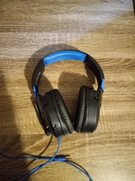 Turtle Beach Black and Blue Gaming Headset/ Like new!