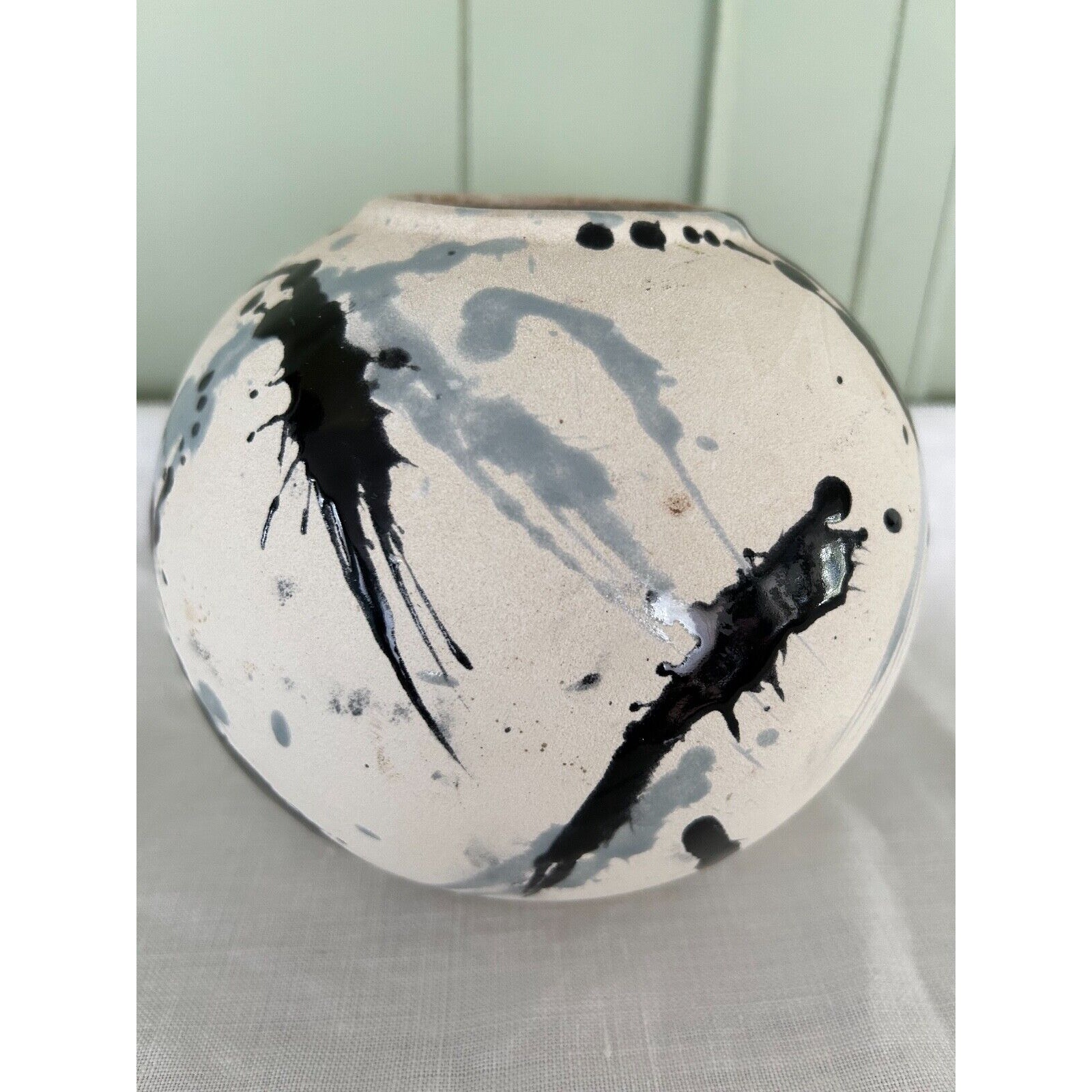 Vintage 1980s Harris Pottery Hand Made Bulbous Spatter Vase.