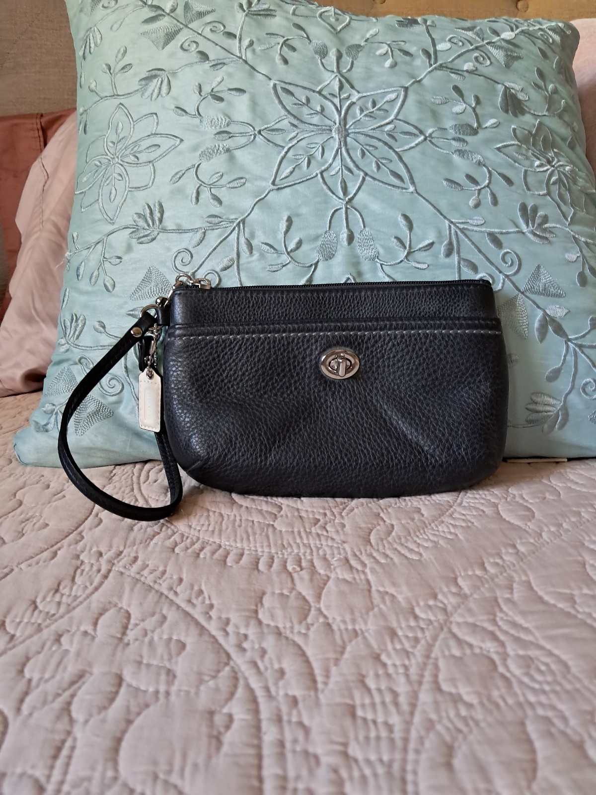 Coach Zip Turnlock Black Pebble Leather Wristlet Wallet w/ Contrasting Bag Charm