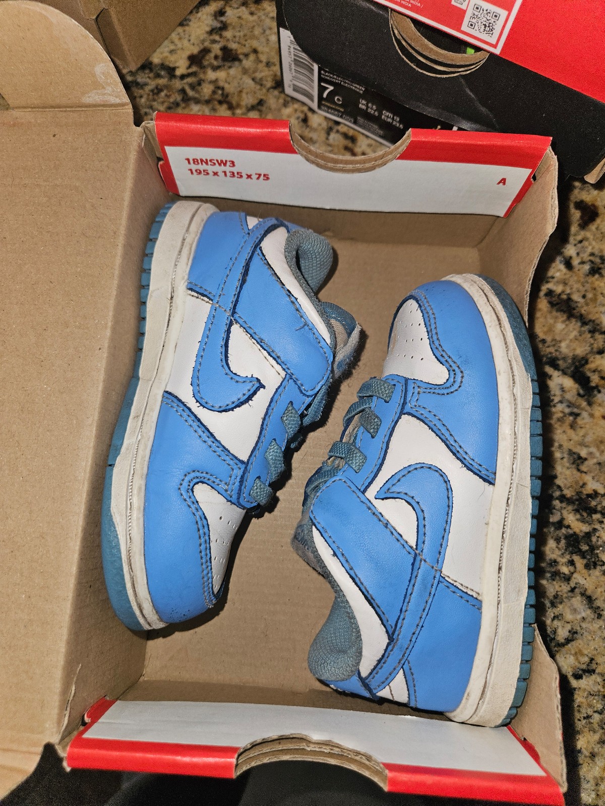 Nike dunk low unc size 7c