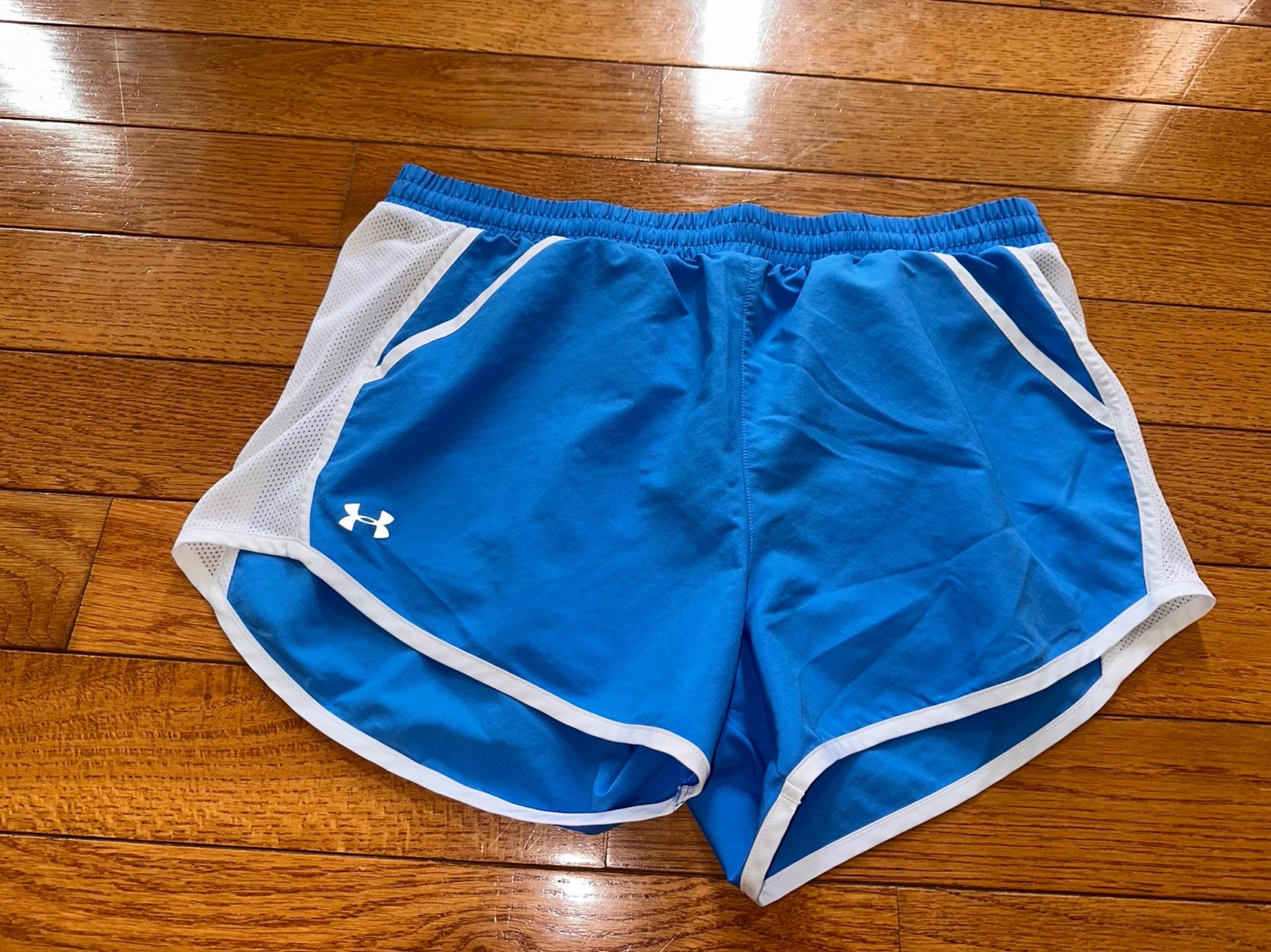 Under Armour Women's Fly-By 2.0 Short size  large
Color blue & white