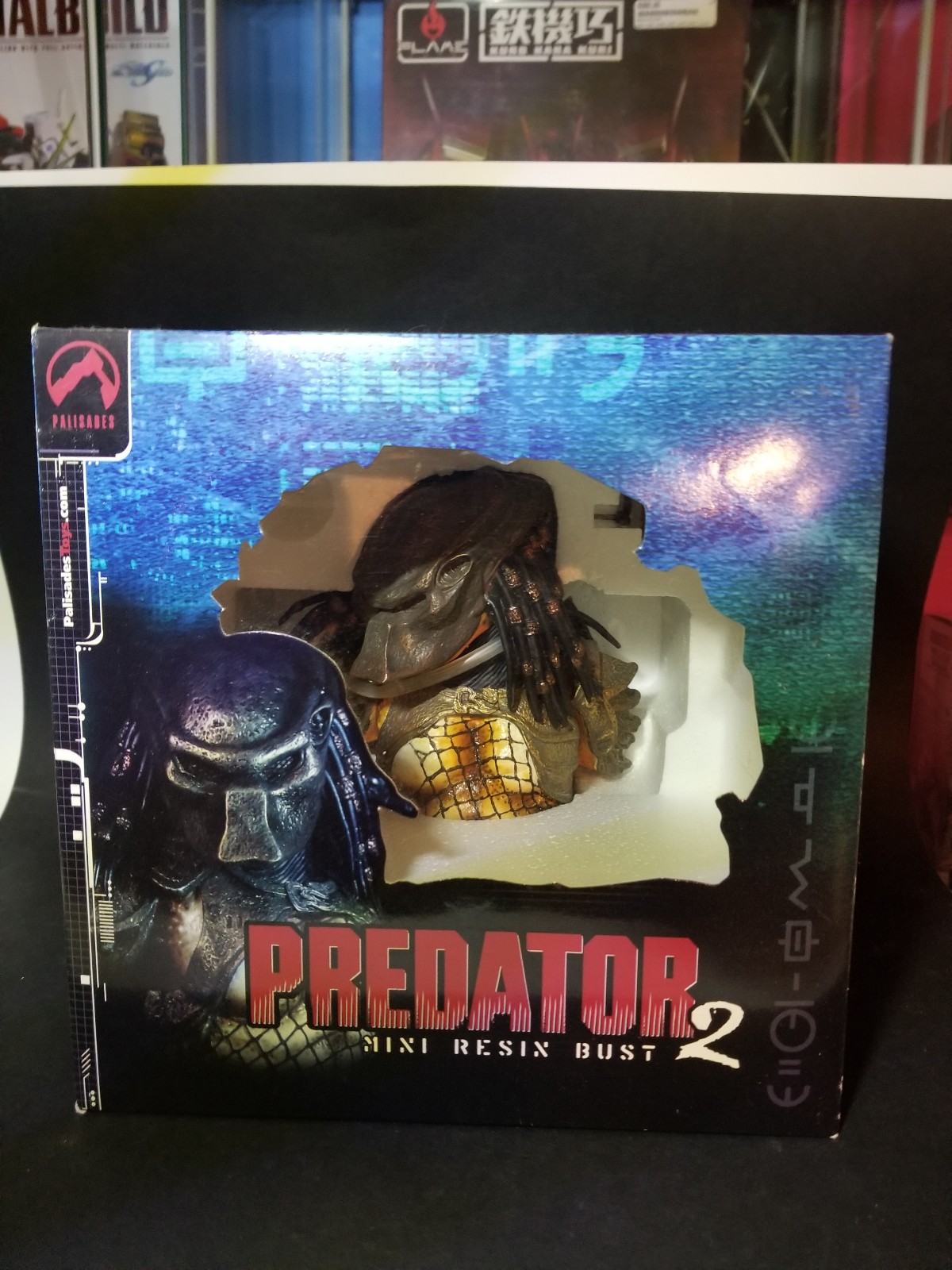 Palisades masked Predator 2 mini bust mib