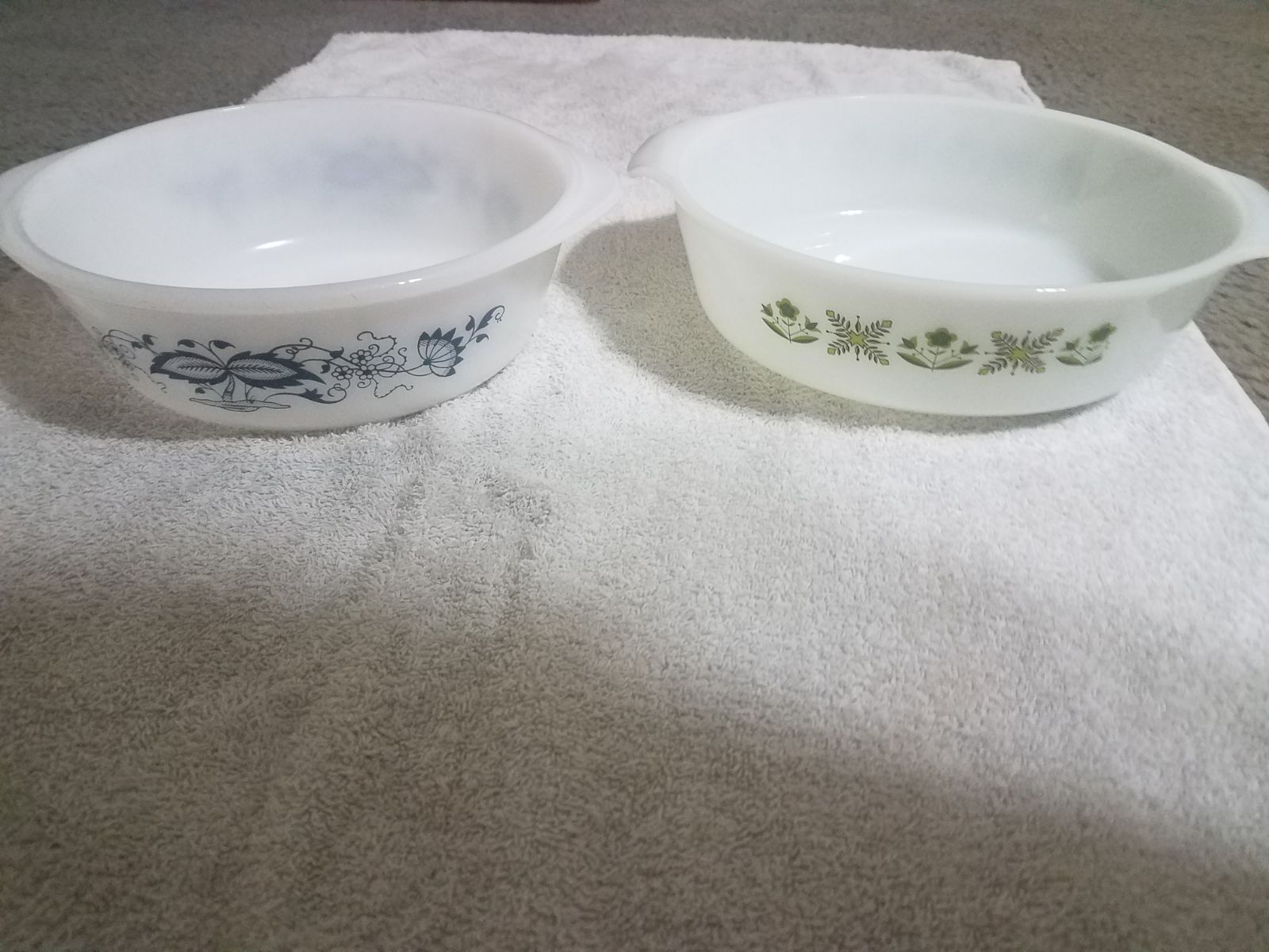2 porcelain vintage bowls