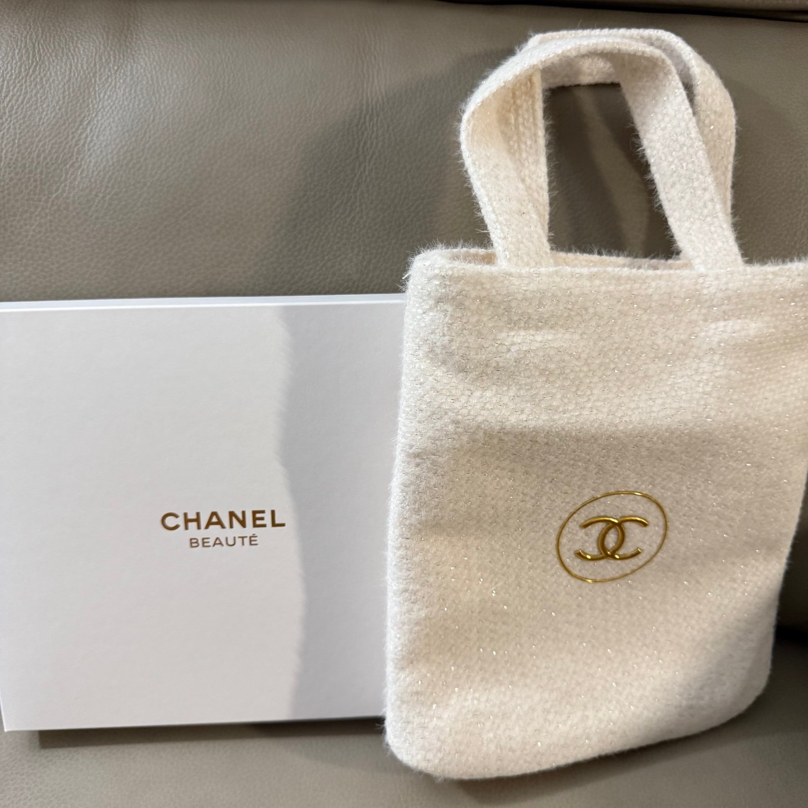 ChanelBeaute VIP White Tote Bag Cosmetic Small Holiday Season 8 x 9 Inch