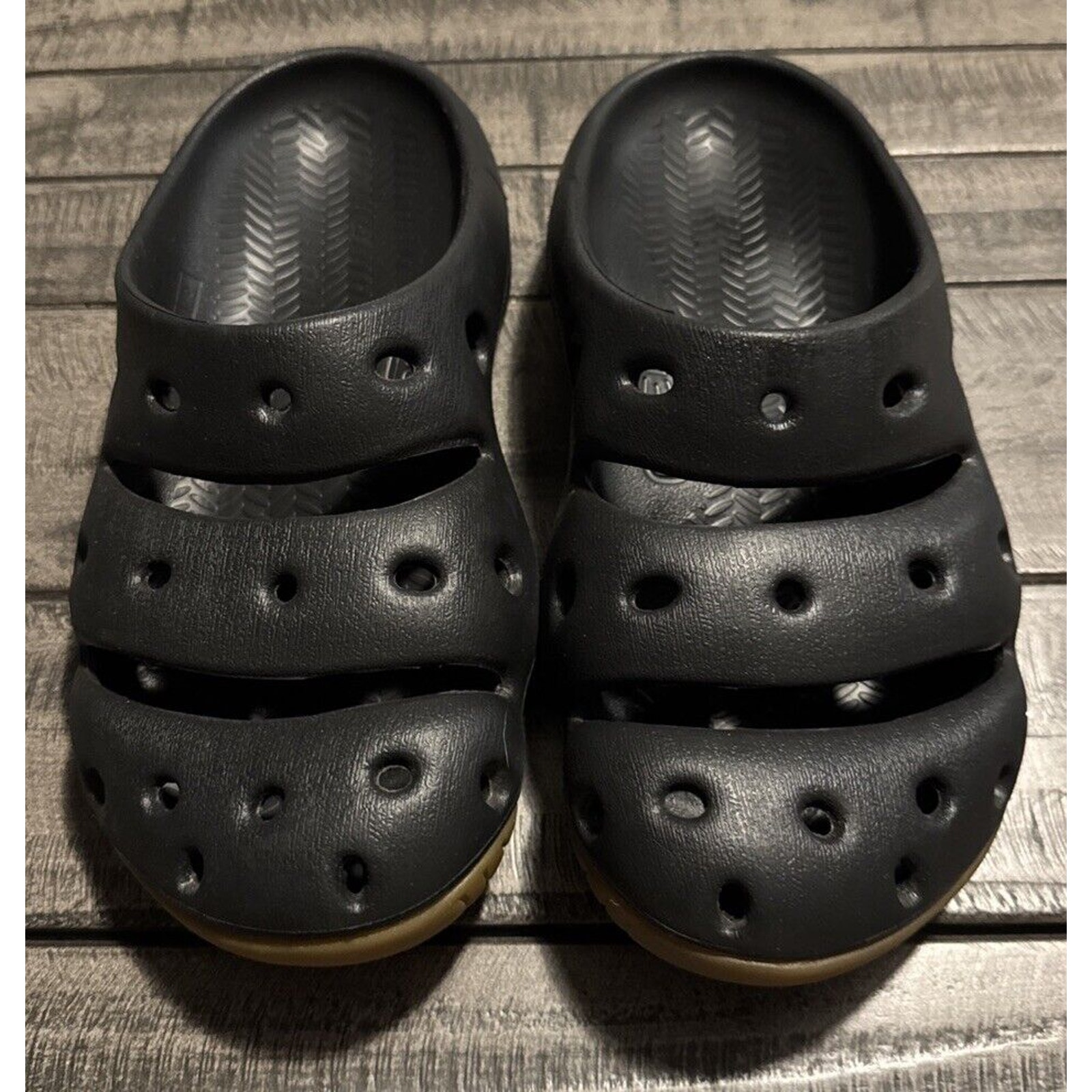 Keen Yogui Sandals Men's US 9 Black Gum Sport Slide Hybrid Outdoors Streetwear