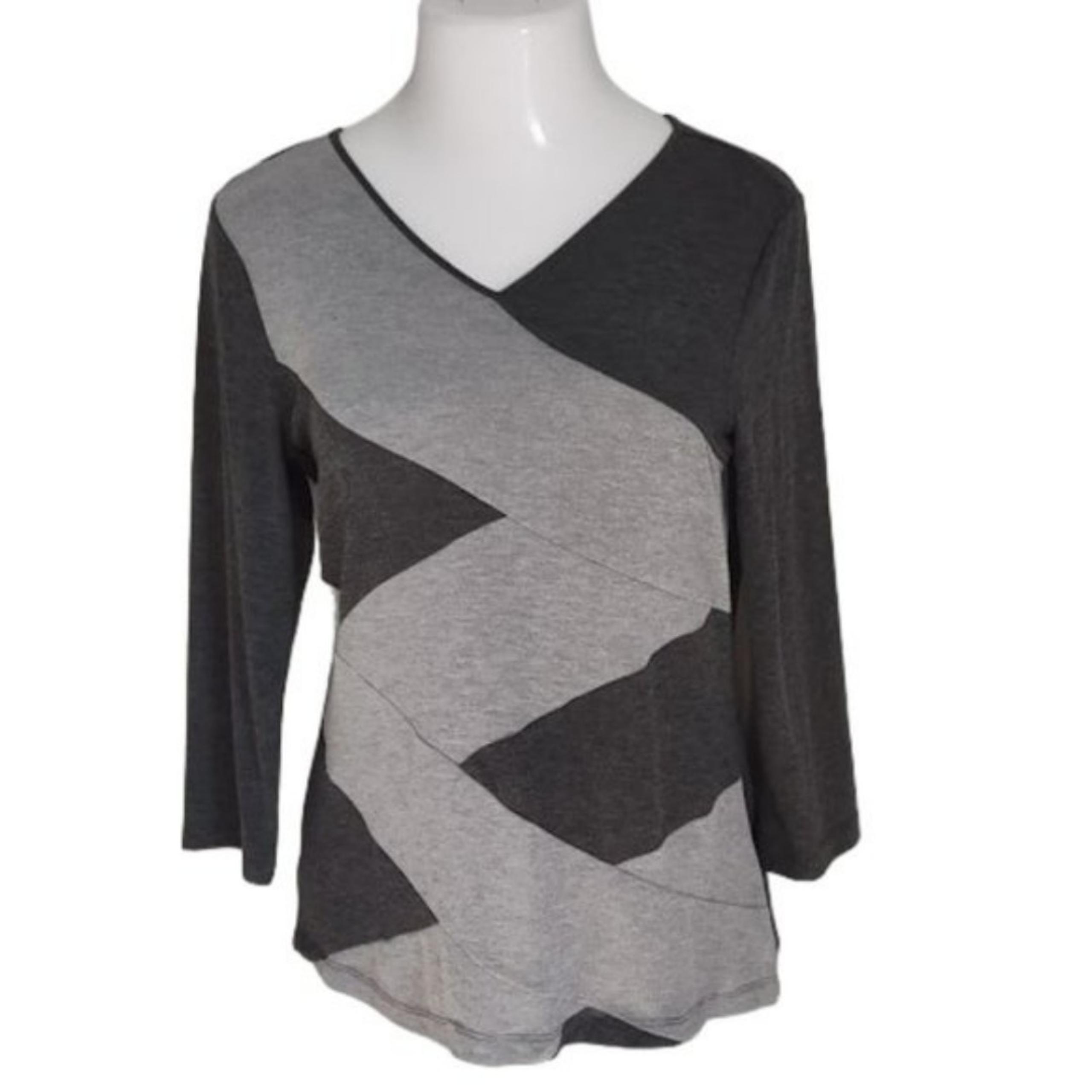 Cable & Gauge Gray Colorblocked V-neck Pullover Knit Top Large NWT