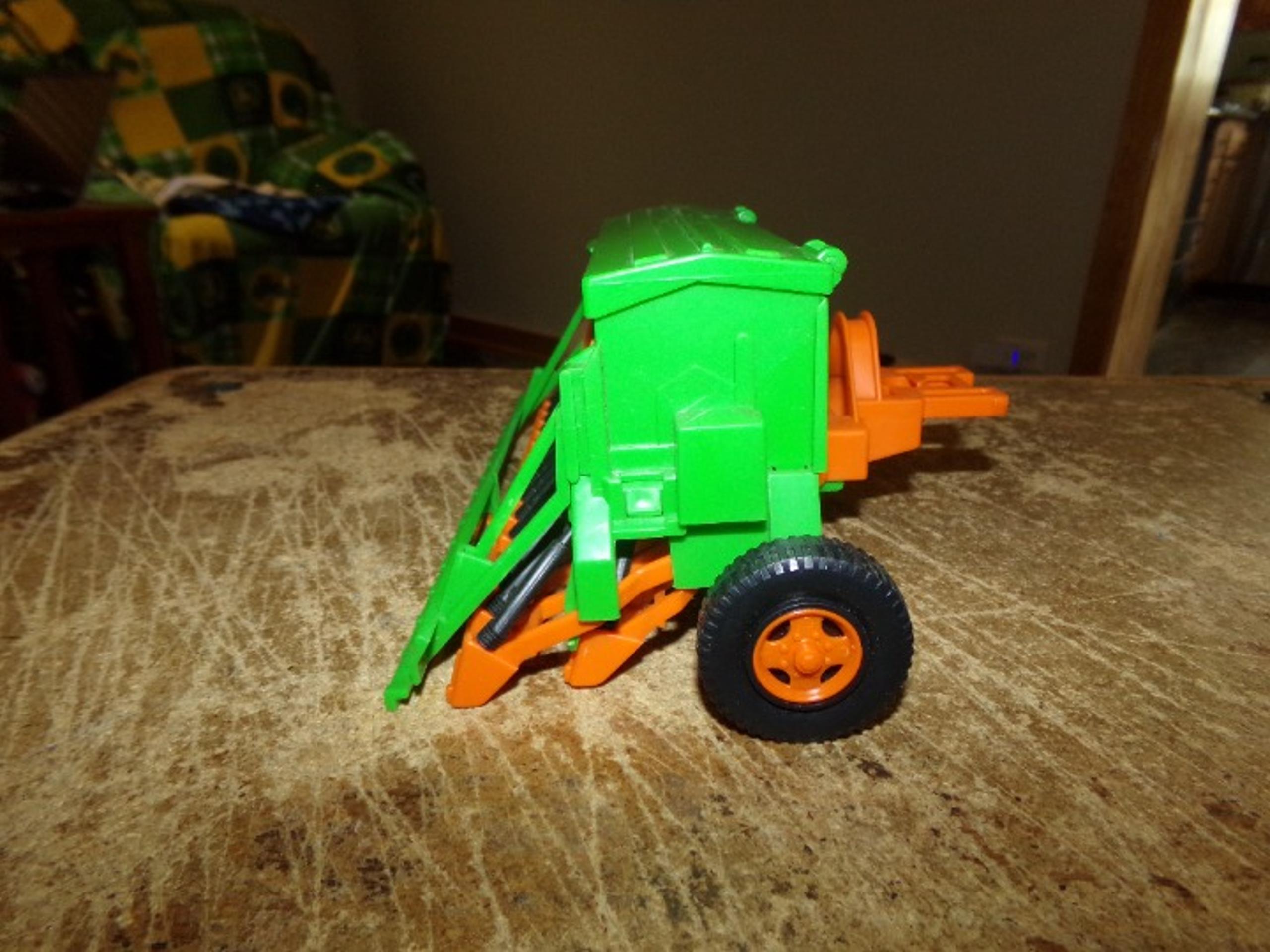 1/16 vintage bruder plastic amazone 08-30 super grain drill nice used