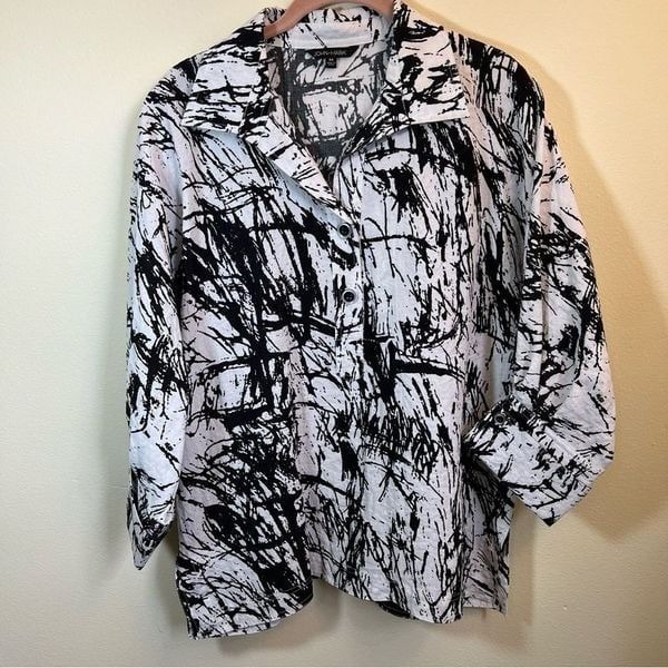 JOHN MARK White Black Abstract Top Medium