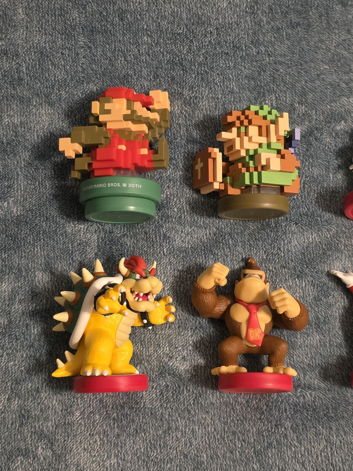 Amazon.com: Nintendo amiibo 8-Bit Link (The Legend of Zelda