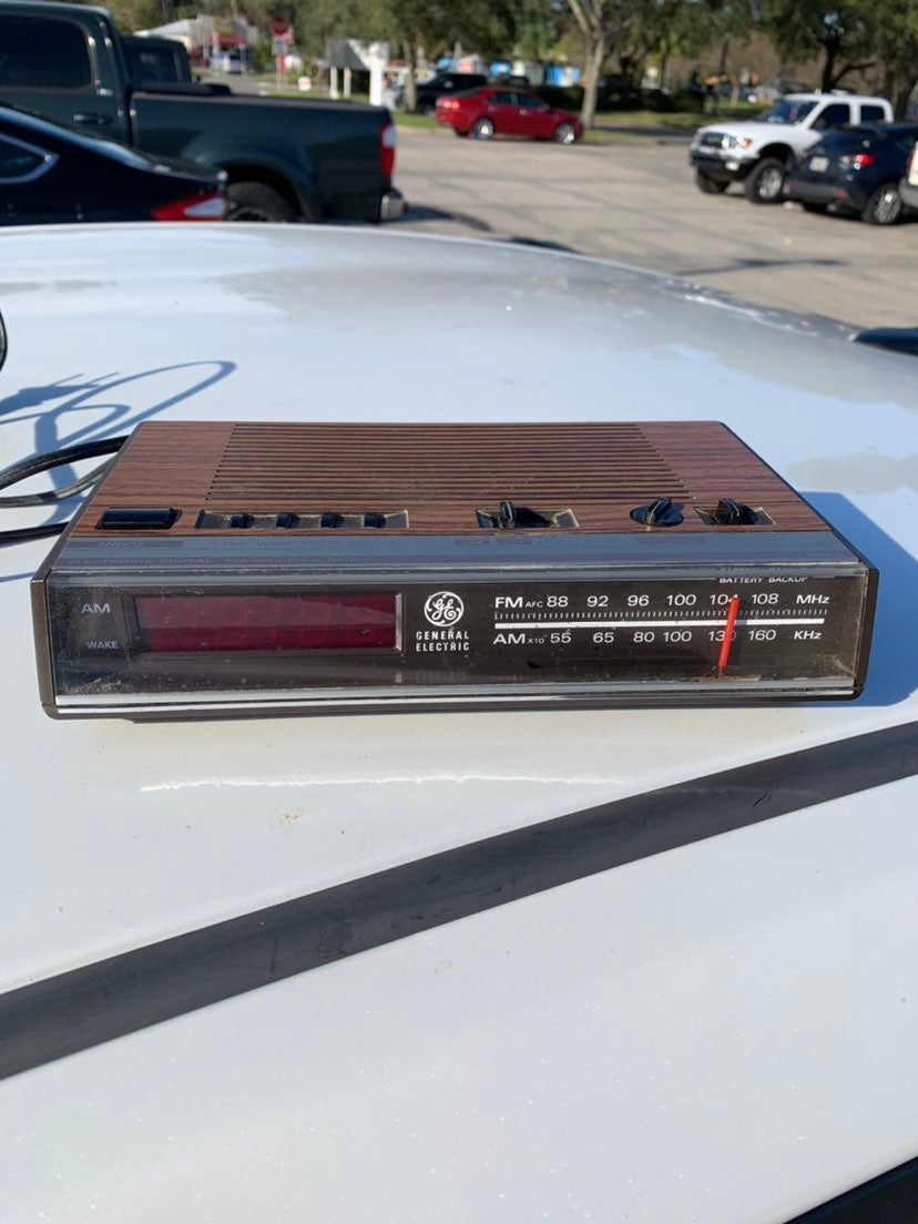 General Electric Vintage Clock Radio