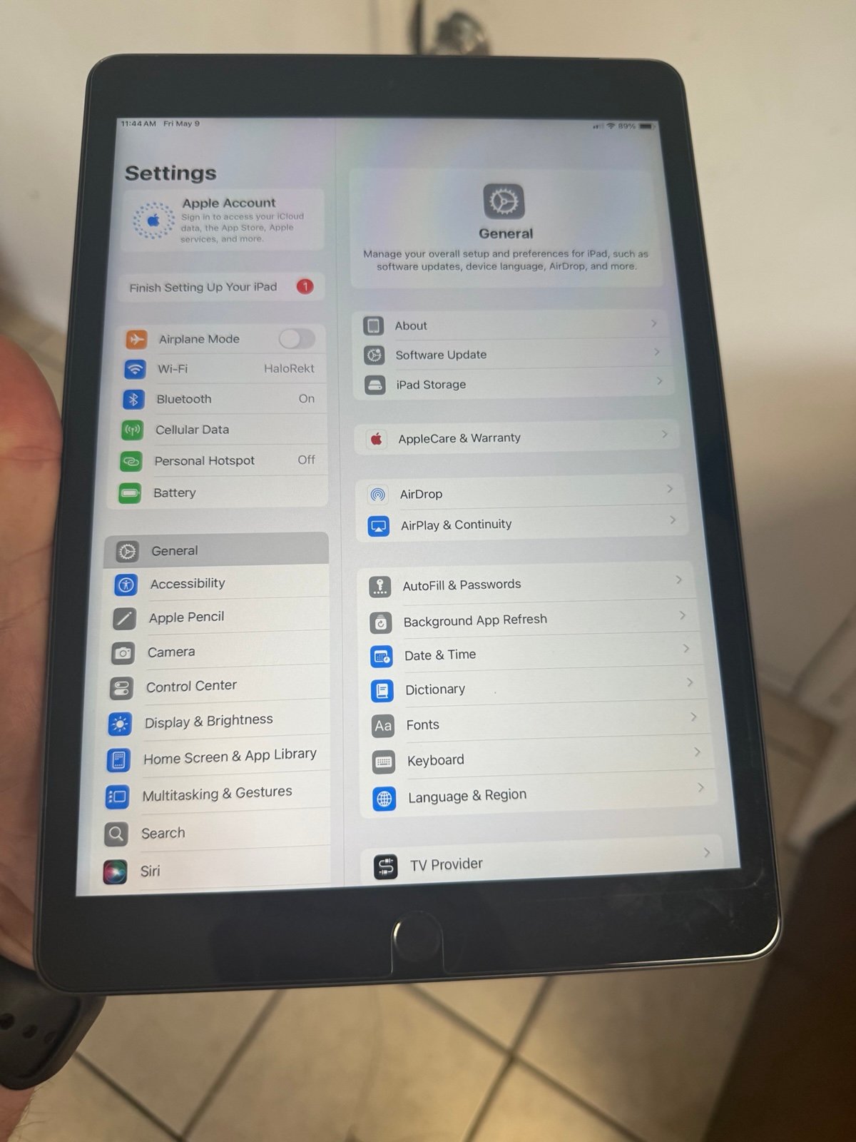 Apple iPad (9th Generation) – WiFi and LTE 64gb great shape