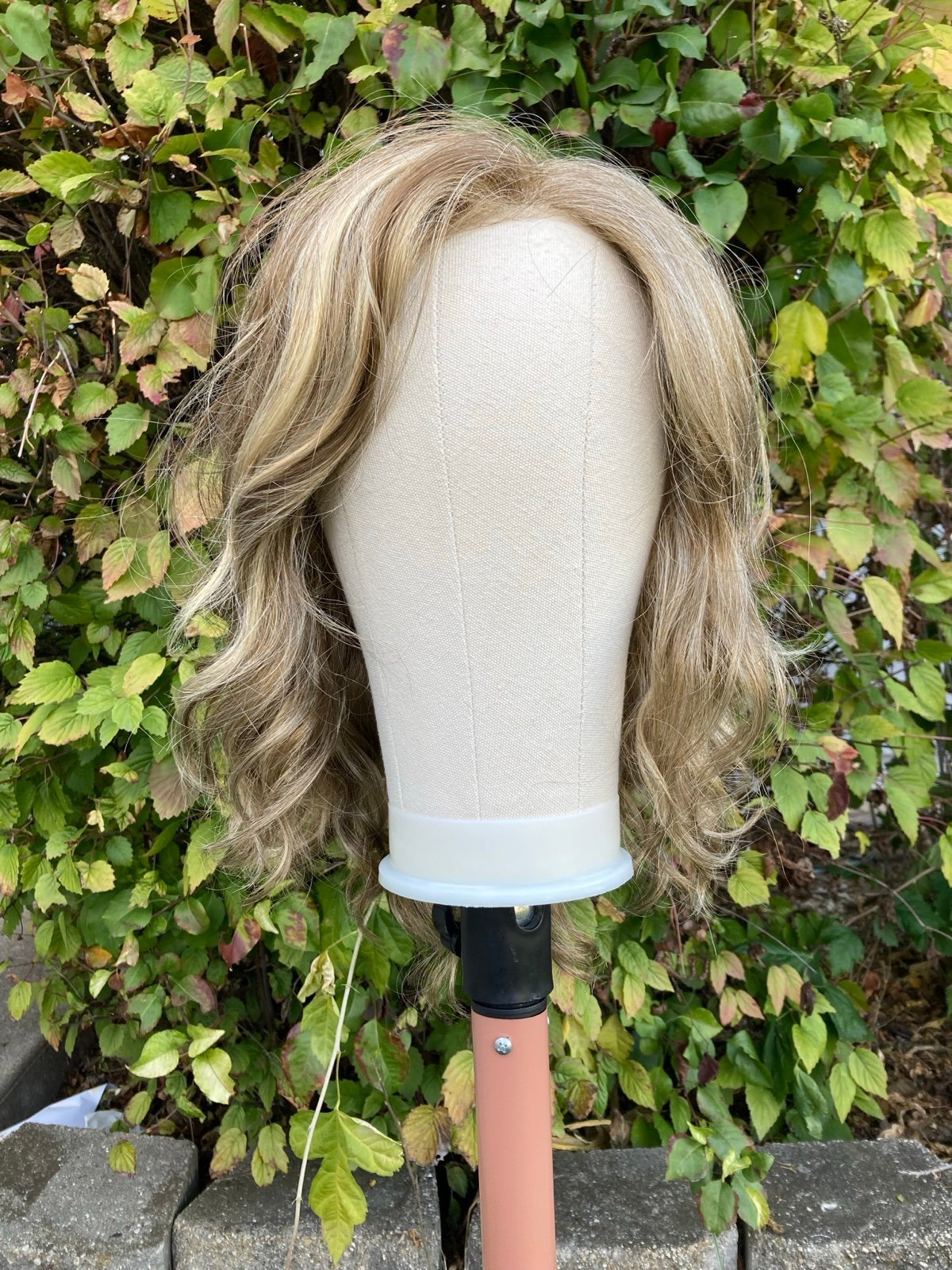 Estetica Avalon r14/26h (dark blonde golden blonde highlights) - detail