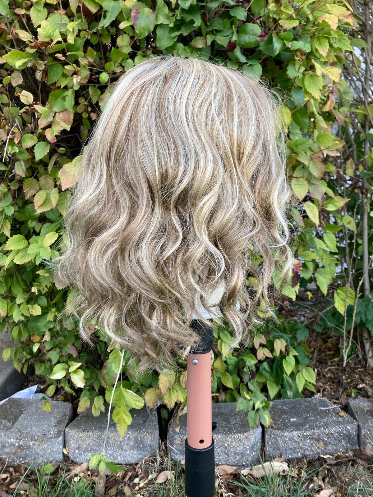 Estetica Avalon r14/26h (dark blonde golden blonde highlights) - detail