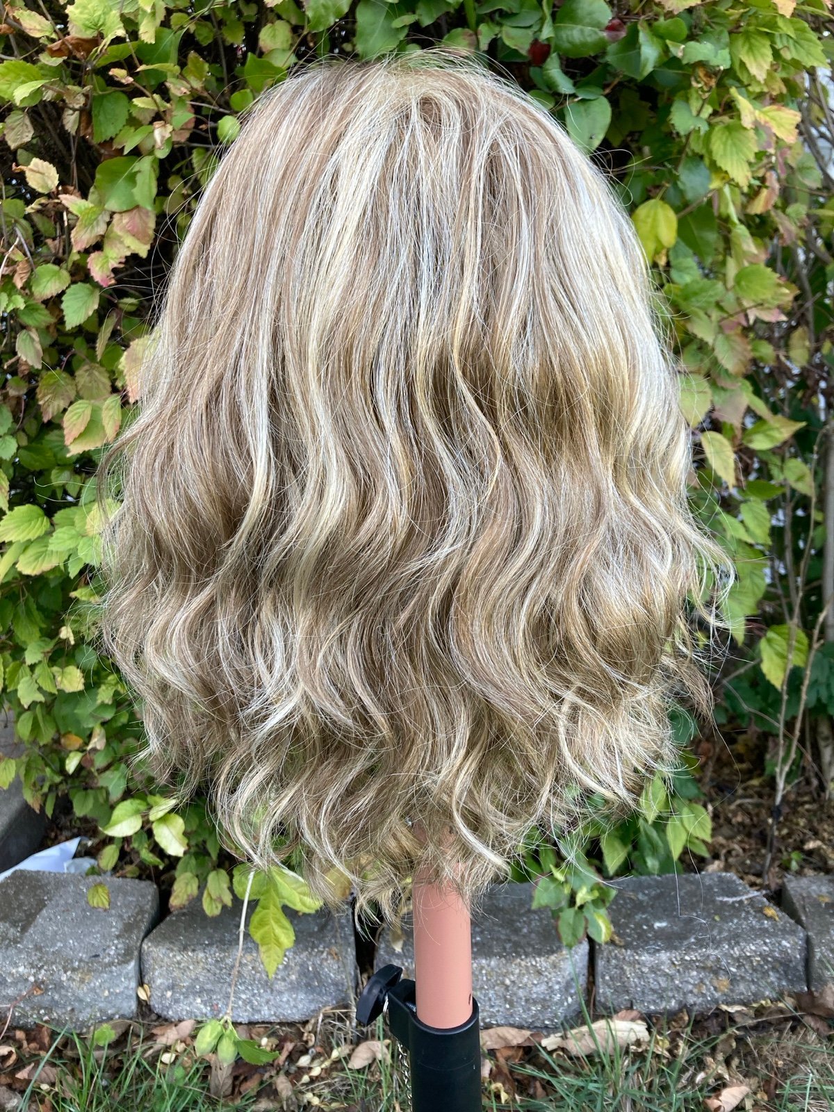 Estetica Avalon r14/26h (dark blonde golden blonde highlights) - detail