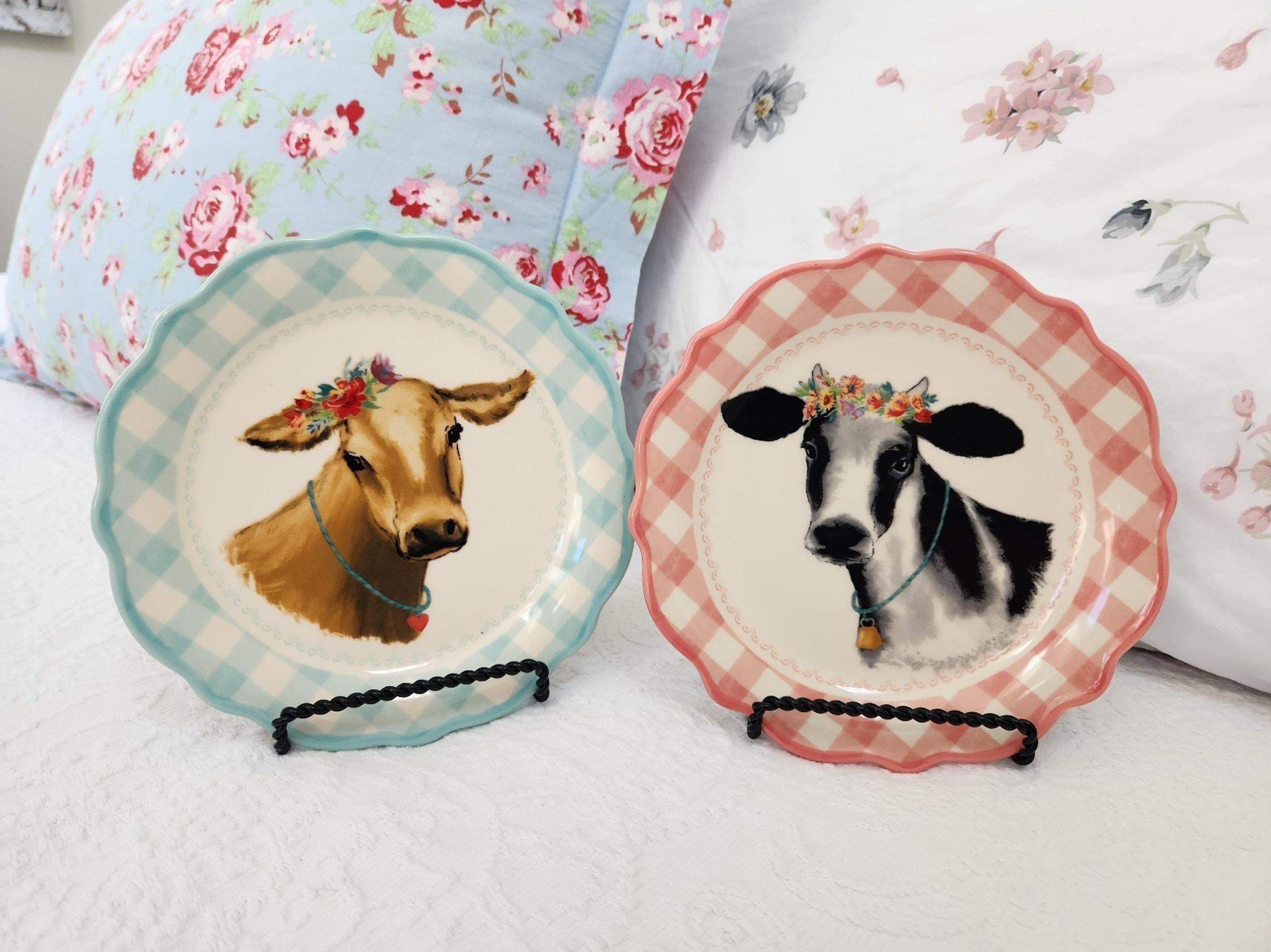 NWT PIONEER WOMAN COW APPETIZER PLATE SET