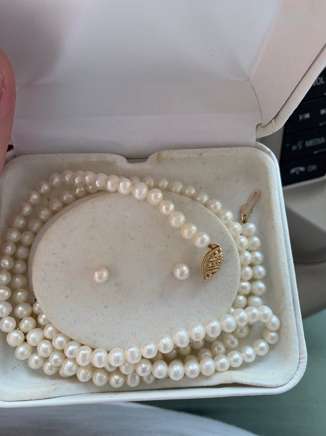 Fresh water cultured pearl set 14k