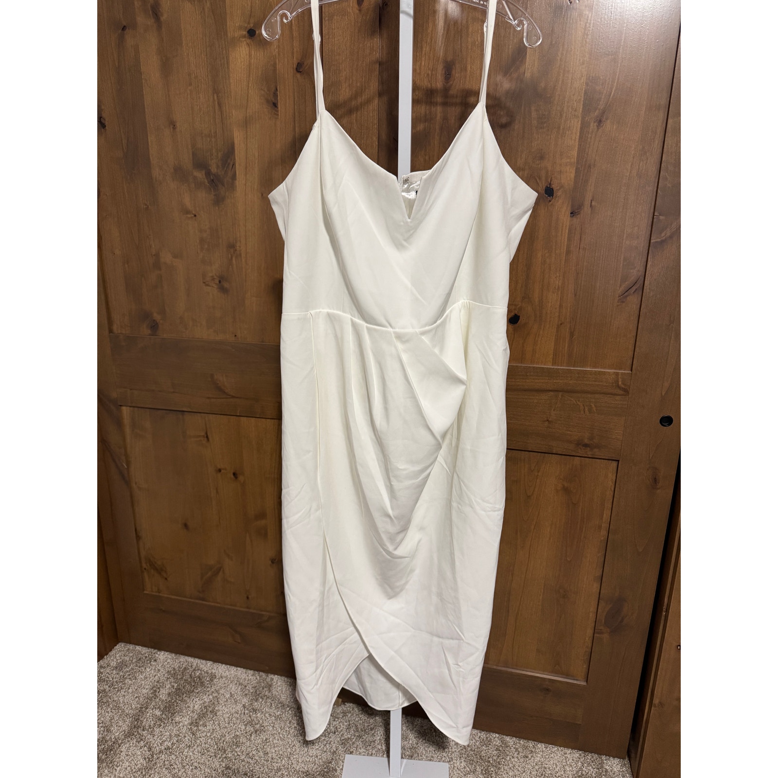 City Chic Sassy Dress V Neck Spaghetti Strap Tulip Hem Off White 2xl 24 NWT