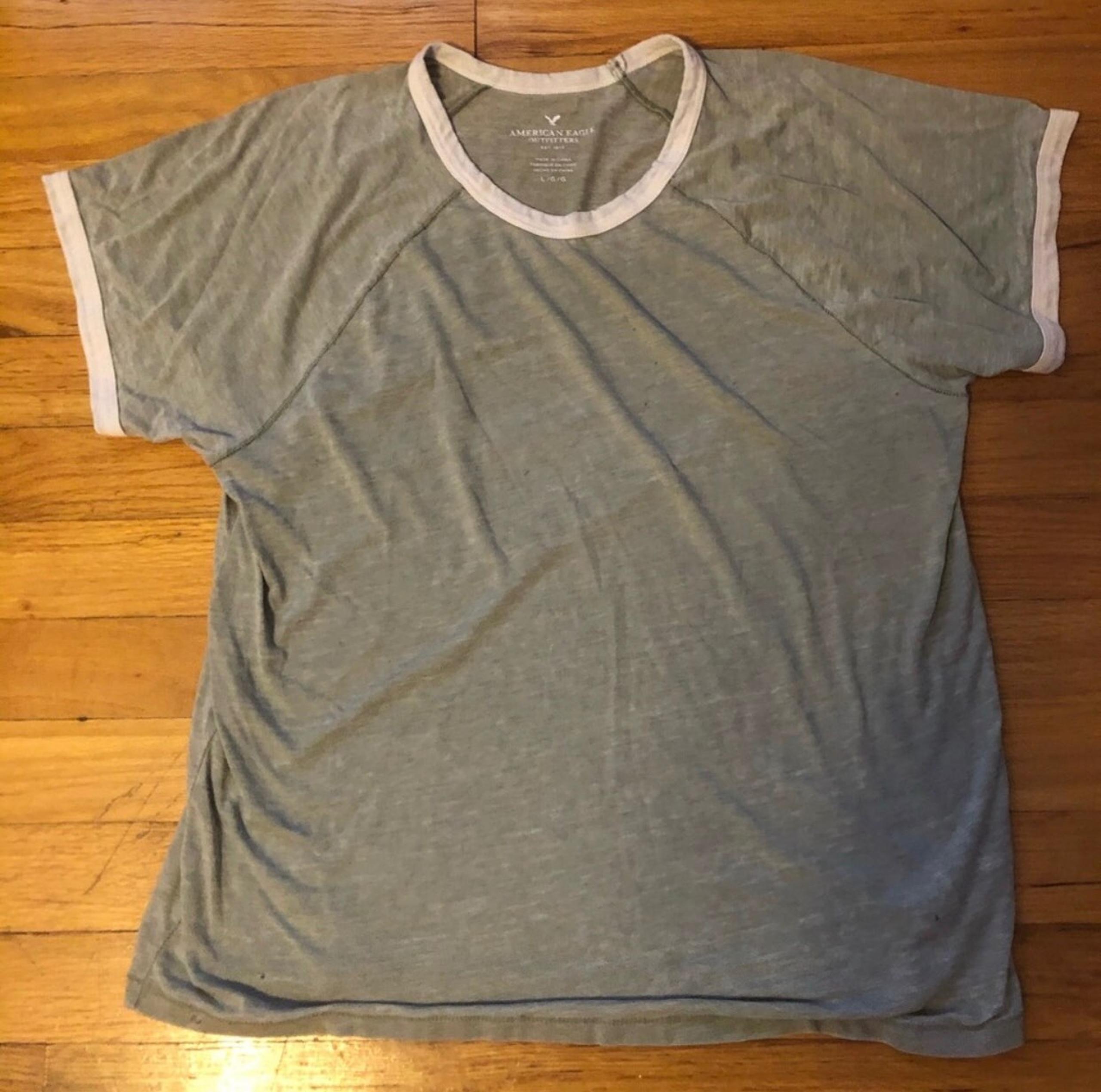 american eagle tshirt