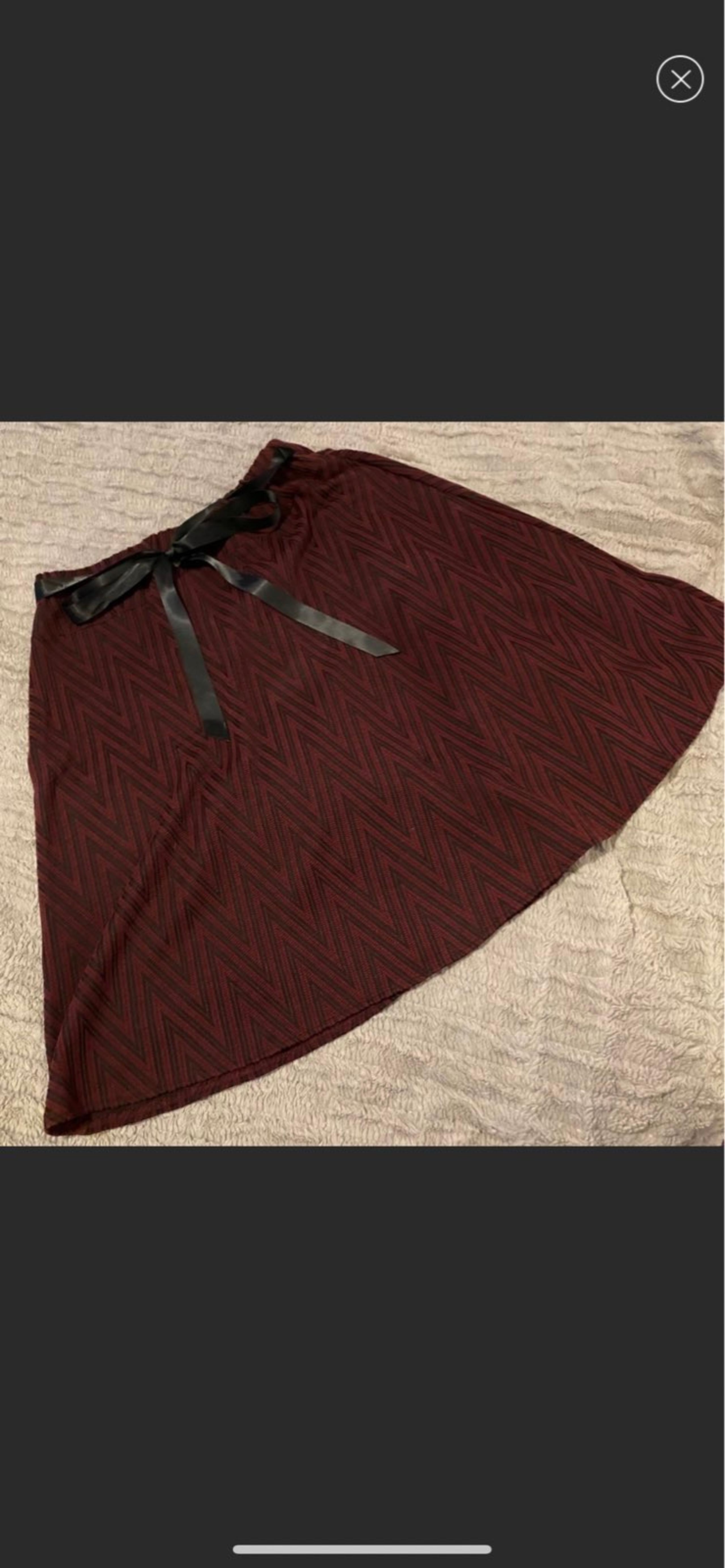 Joe B a-line burgundy & black skirt
