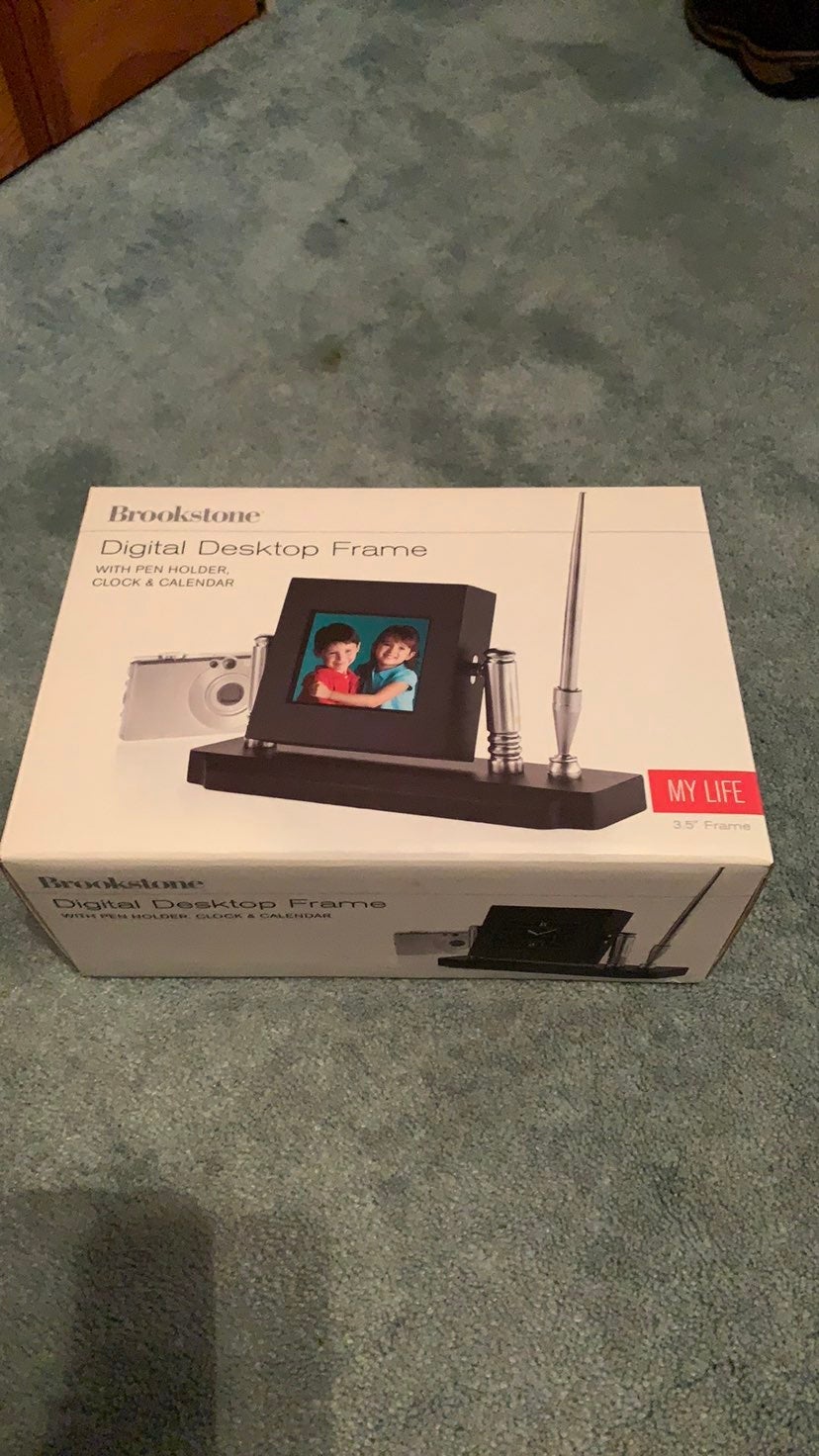 BROOKSTONE Digital Picture Frame