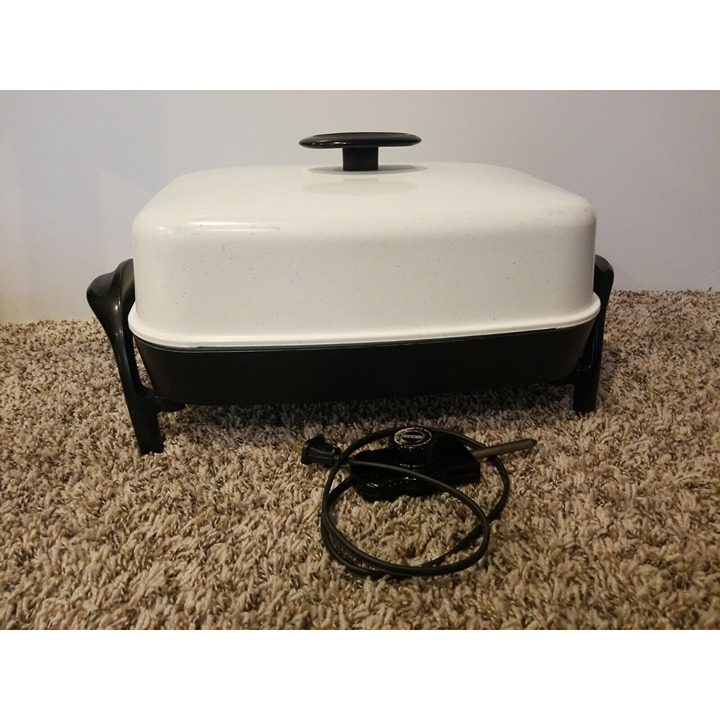 Presto Countertop ELECTRIC SKILLET fry pan 15in x 11in vintage 340G works great