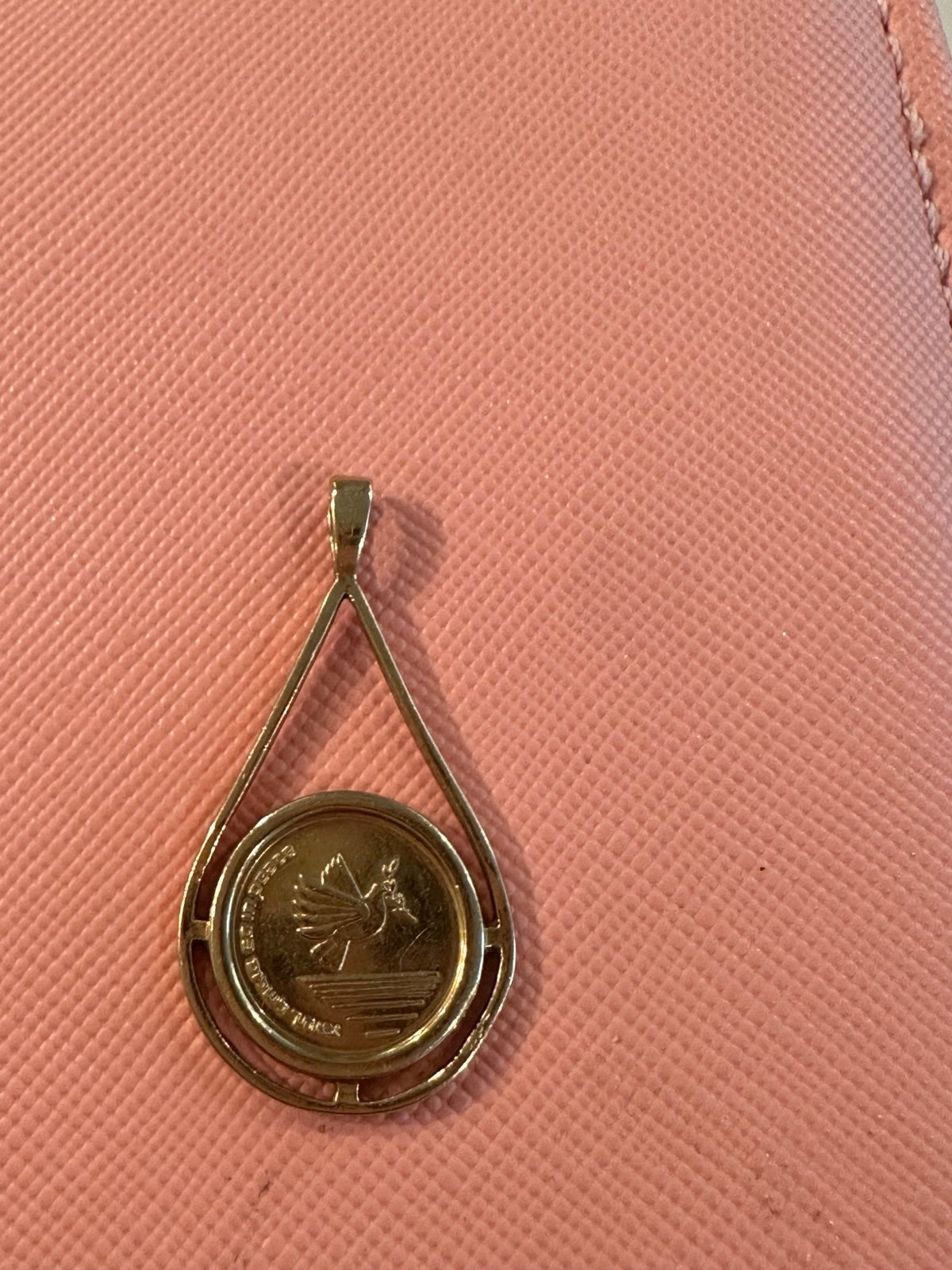 14 carat real gold, a pendant in the shape of a drop with a coin inside, 2.5 g