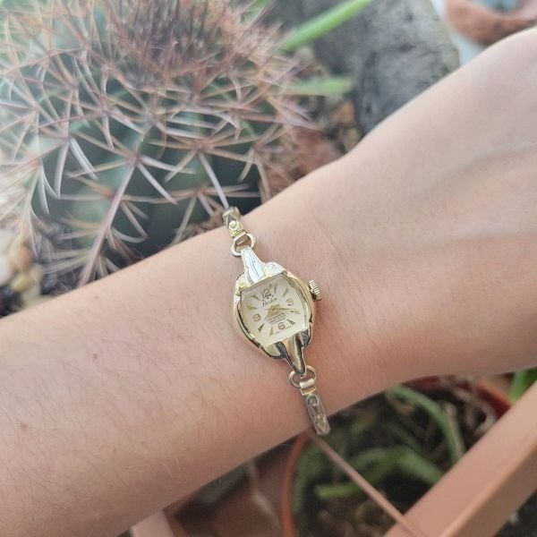 Vintage Swiss Herlin Gold Dainty Quartz Classic Square Stretch Watch