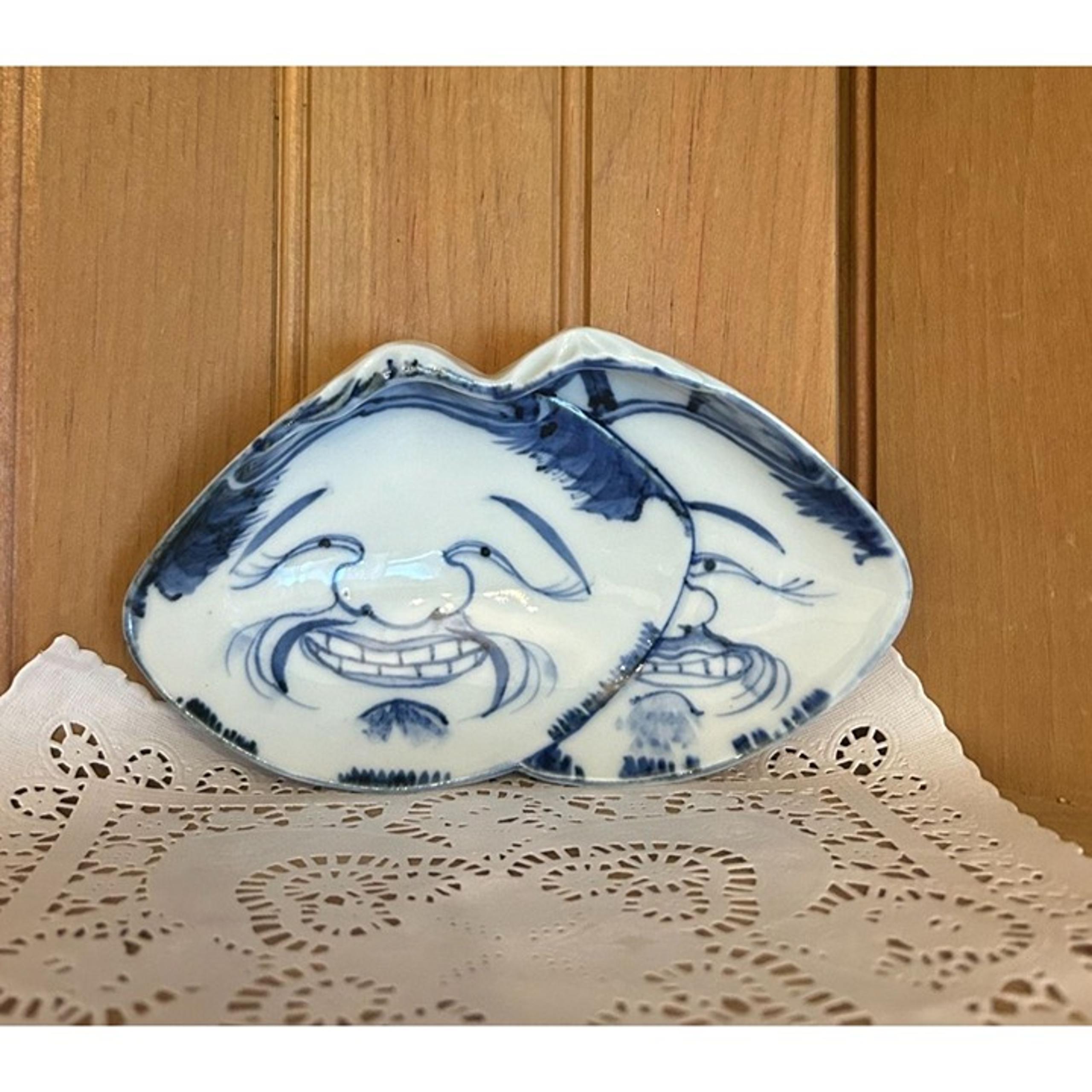 Vintage Japanese Blue White Porcelain Smiling Buddha Face Clam Shell Dish