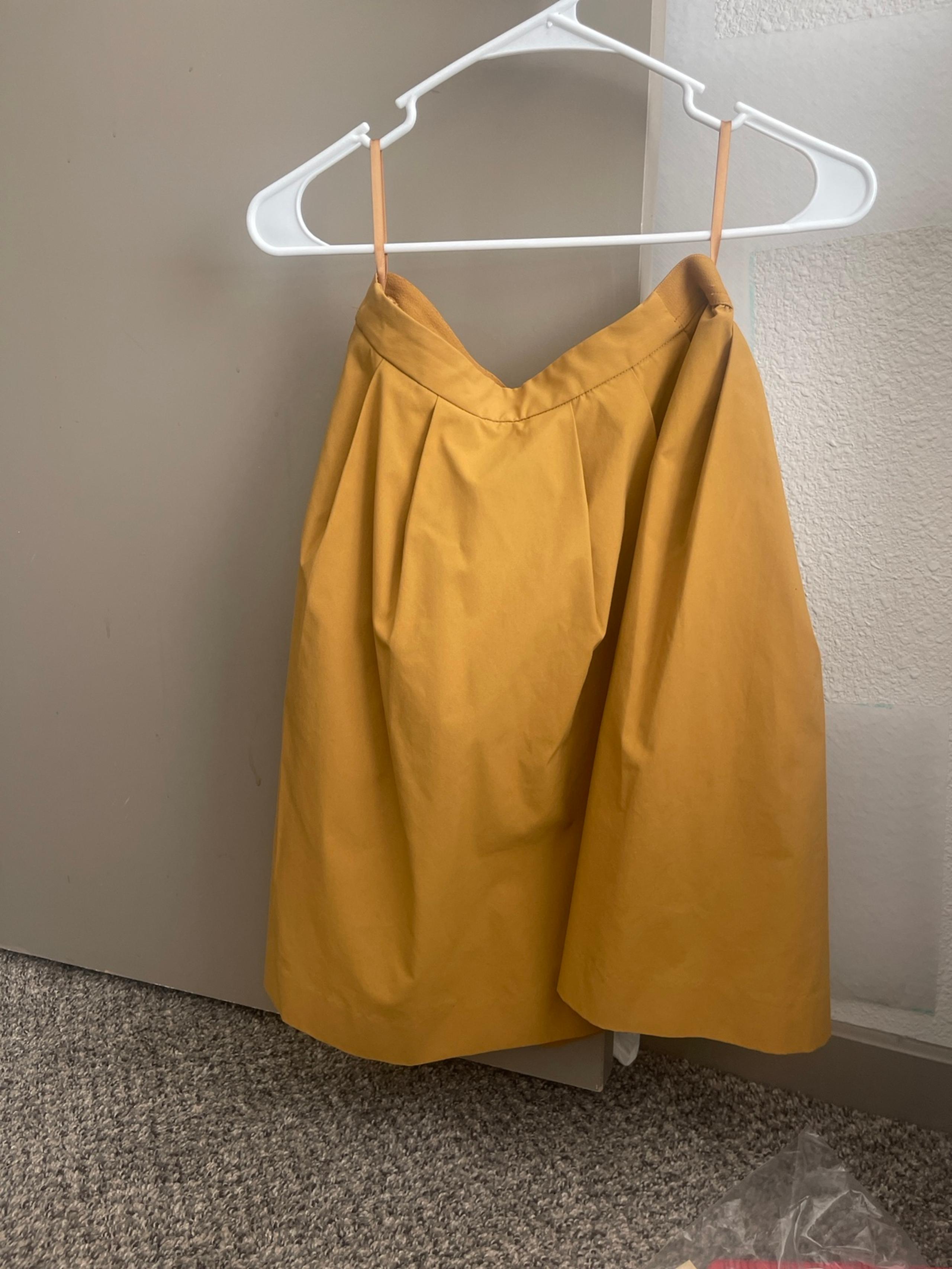Uniqlo women’s yellow mustard pleated skirt