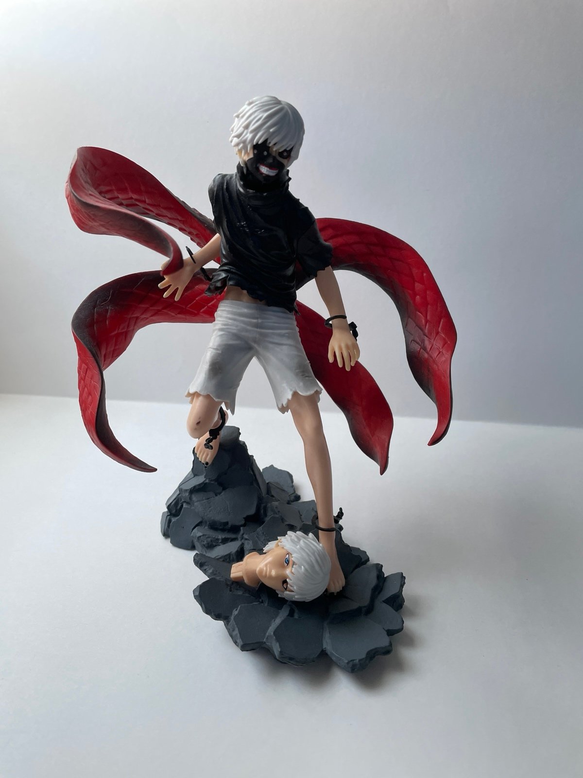 Anime Tokyo Ghoul Kaneki Ken Figurine (+ stand & extra head)