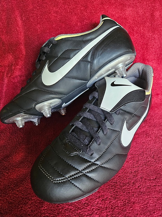 Nike Tiempo - Mens size 10.5 NEW UNUSED SUPER SG PRO MODEL