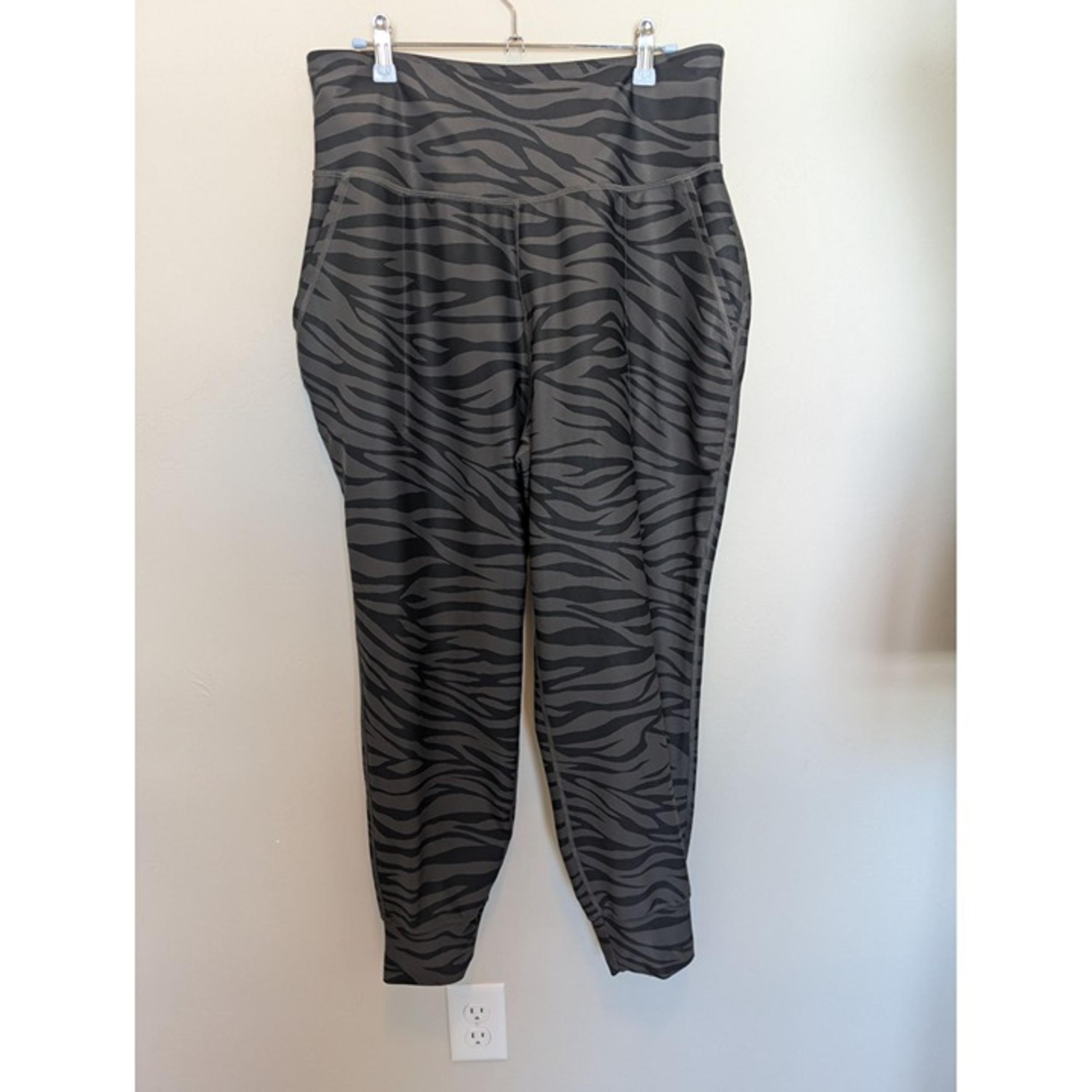 Old Navy Active Women's XL Powersoft Zebra Print Pants