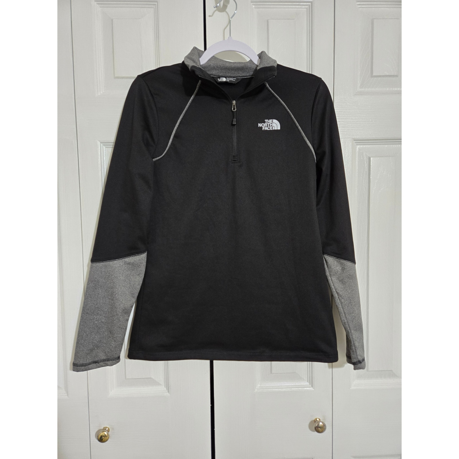 The North face medium women's 1/4 zip athletic grey and black pullover