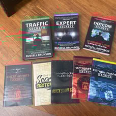 Russell Brunson Funnelhacker Black Box and traffic secrets