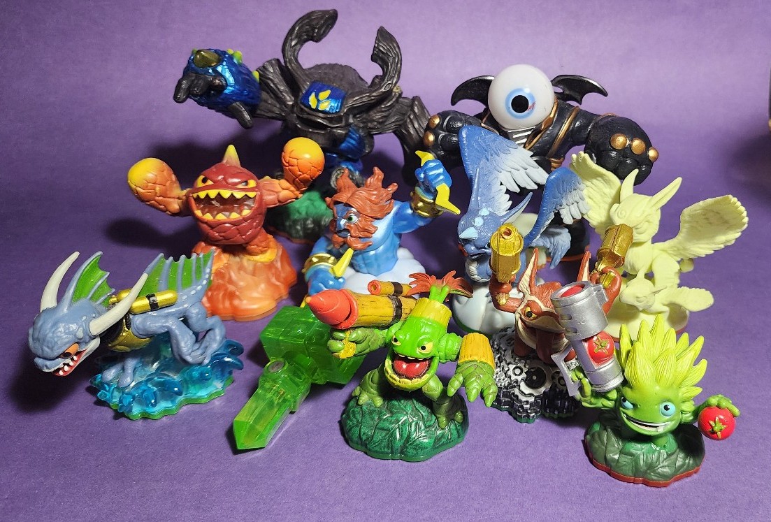 Skylanders Mixed Lot 10 Figures Orange and Green Bases Untested