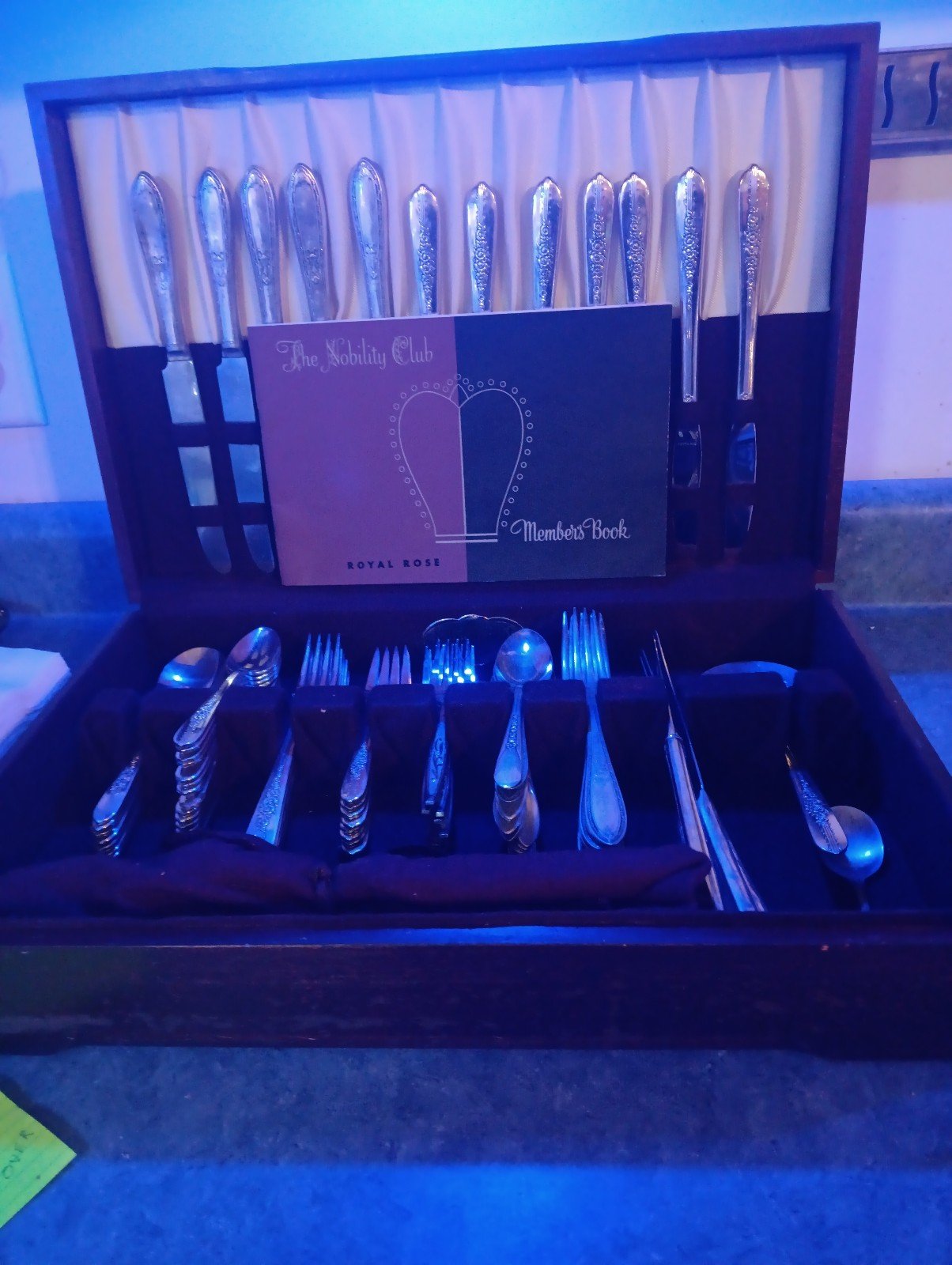 The Nobility Club silverware set.