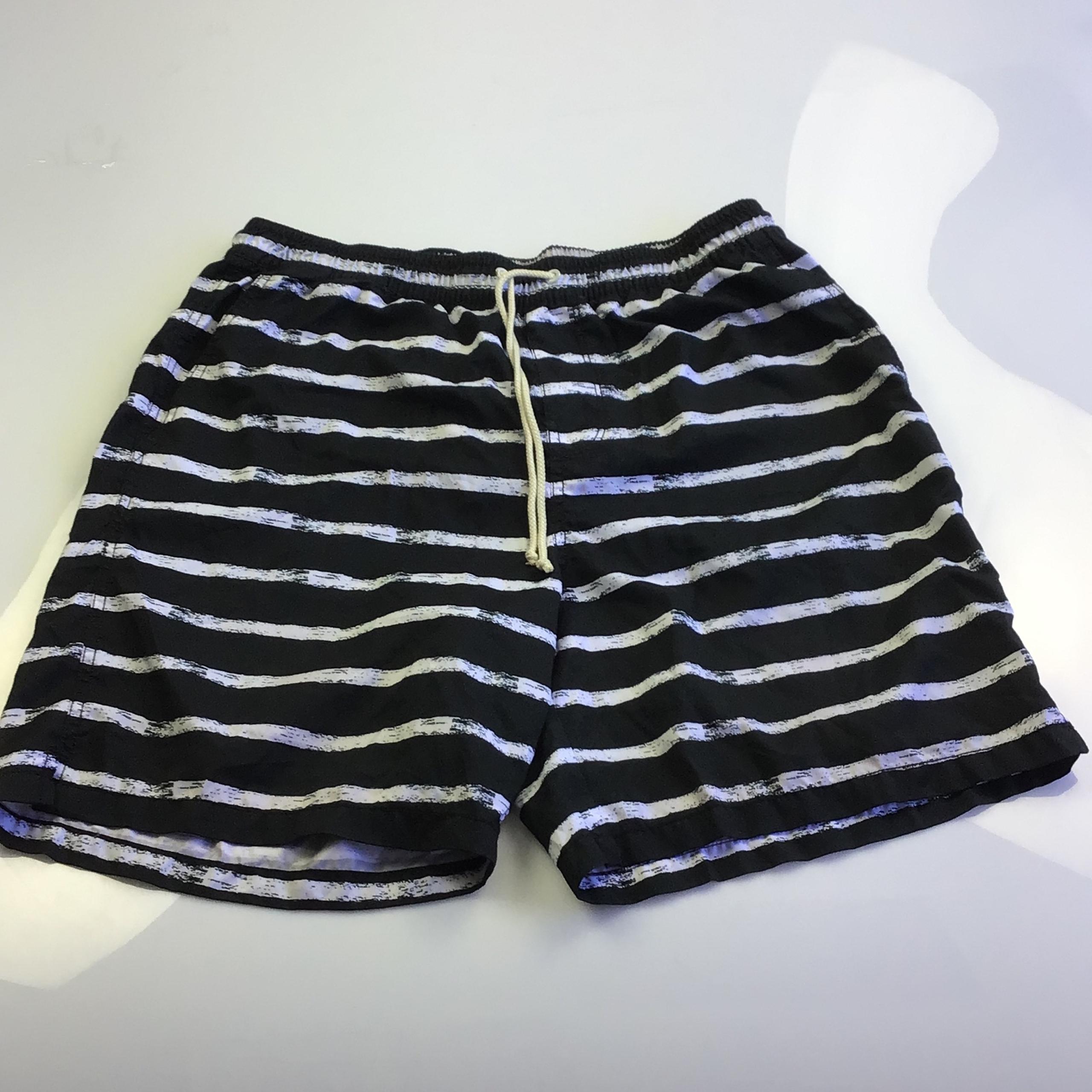 Old Navy men’s swim trunks black/white size L