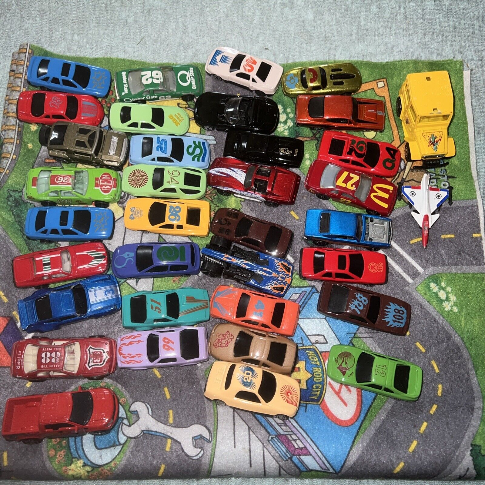 35 + Car Lot, Hot Wheel Matchbox & VTG Plus Road Rug Child Toddler Vehicle Toys