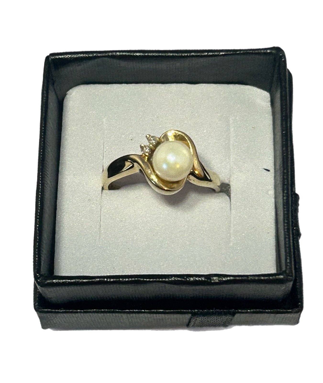 Cultured Pearl Helzberg HDS inside Ring 10k yellow gold w/ Two Diamonds size 6