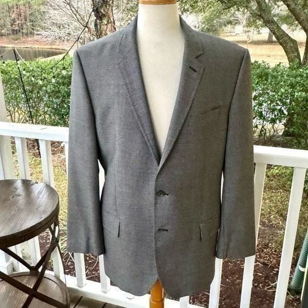 Hugo Boss Hutsons Gray Textured 2 Button Blazer. Size 46R