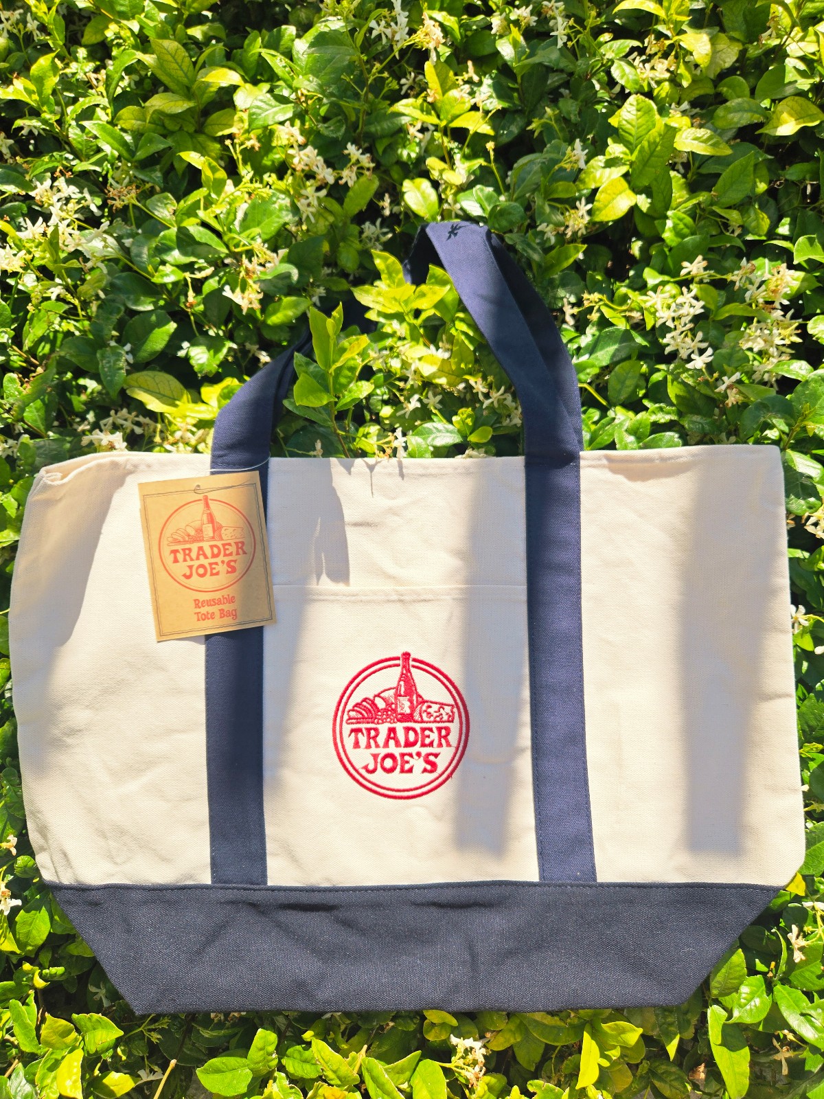 BRAND NEW EXCELLENT CONDITION WITH TAG REUSABLE TRADER JOES LARGE GROCERY TOTE
