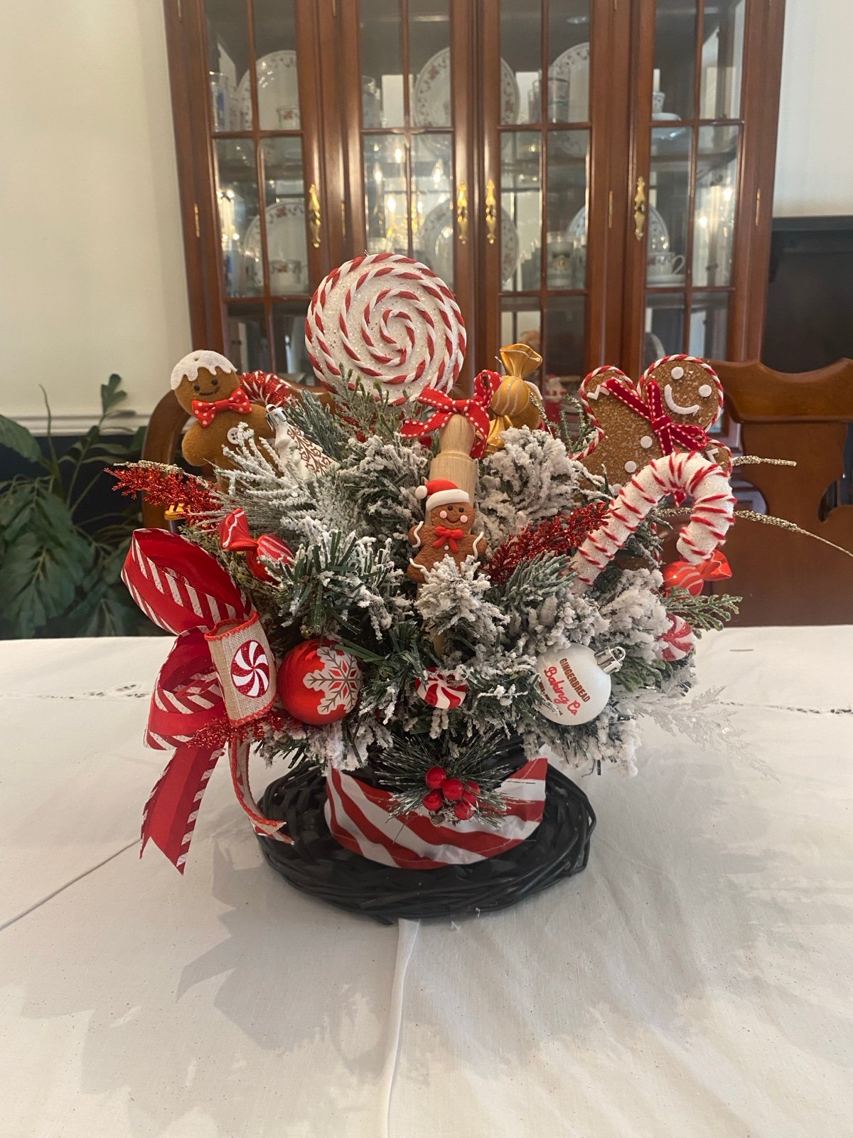 Gingerbread Top hat Arrangement