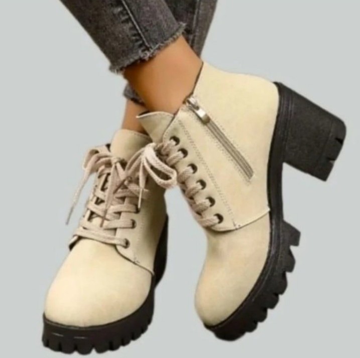 Lace Up chunky ankle boots sz 8