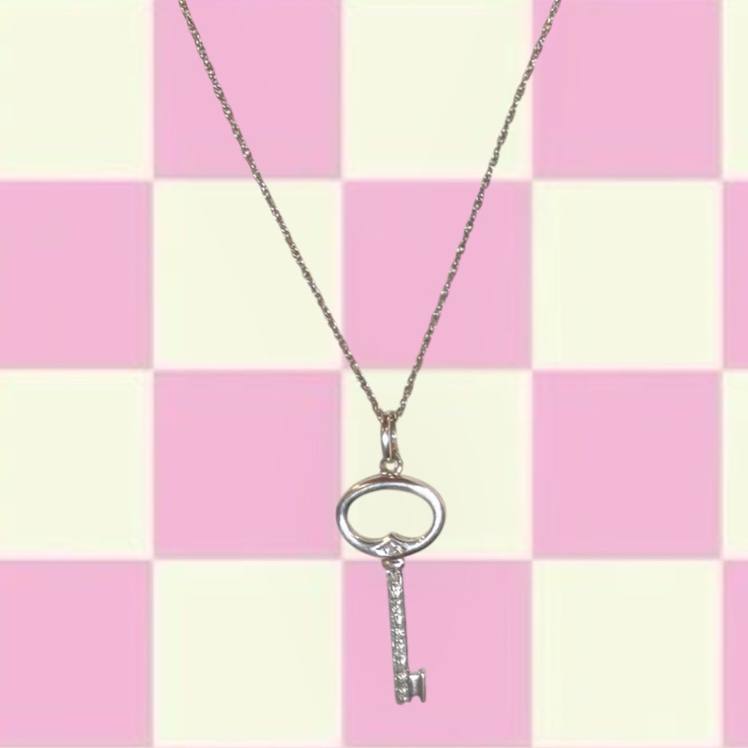 .925 Skeleton Key with .25k 1/4ct Diamonds Pendant