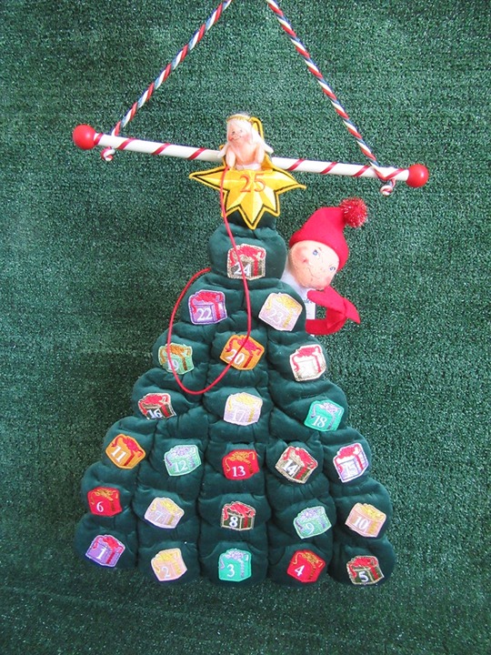 Brand New 2003 Annalee Christmas Tree Countdown Hanging Plush Advent Calendar